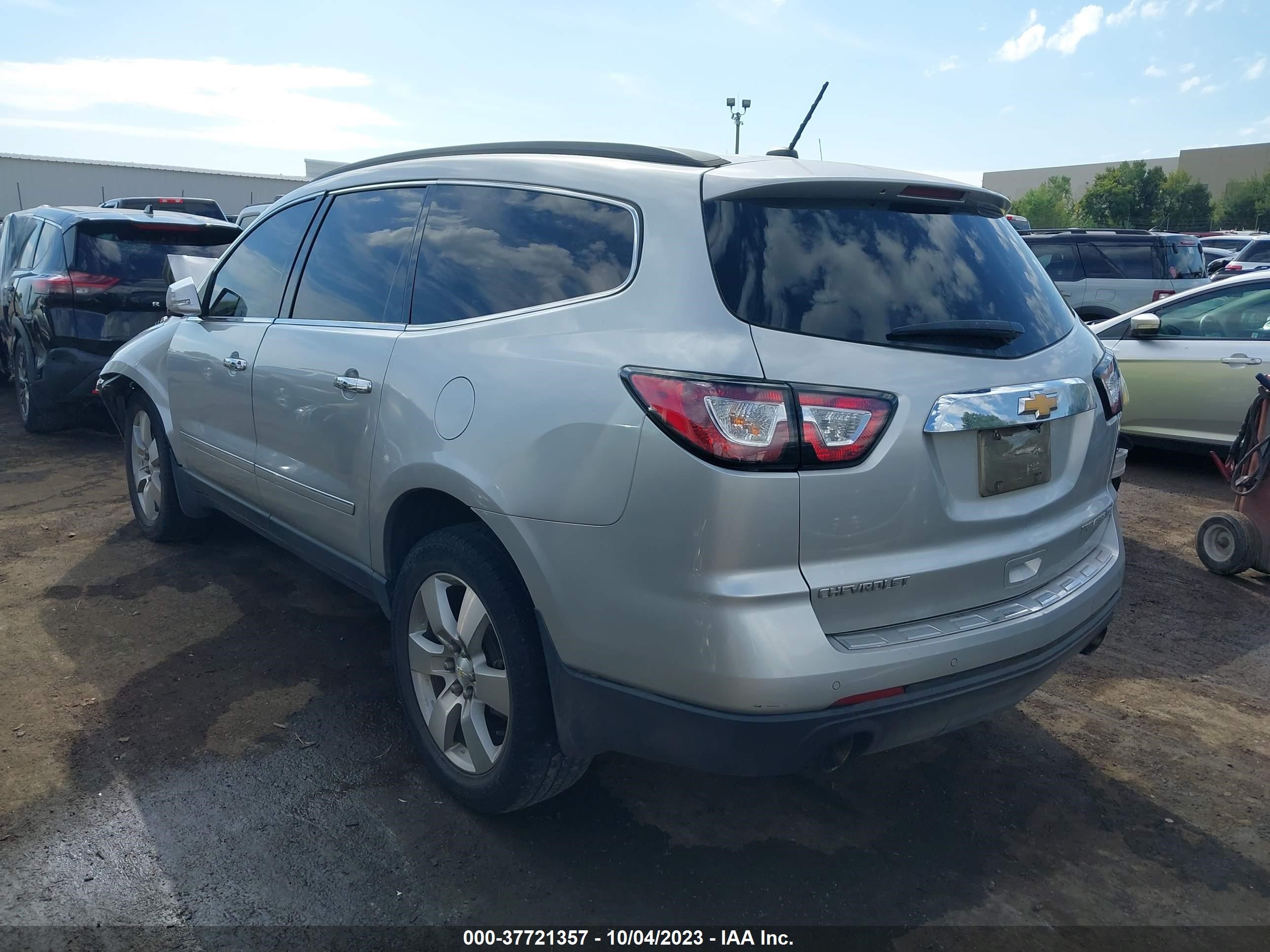 Photo 2 VIN: 1GNKRLKD1DJ188244 - CHEVROLET TRAVERSE 