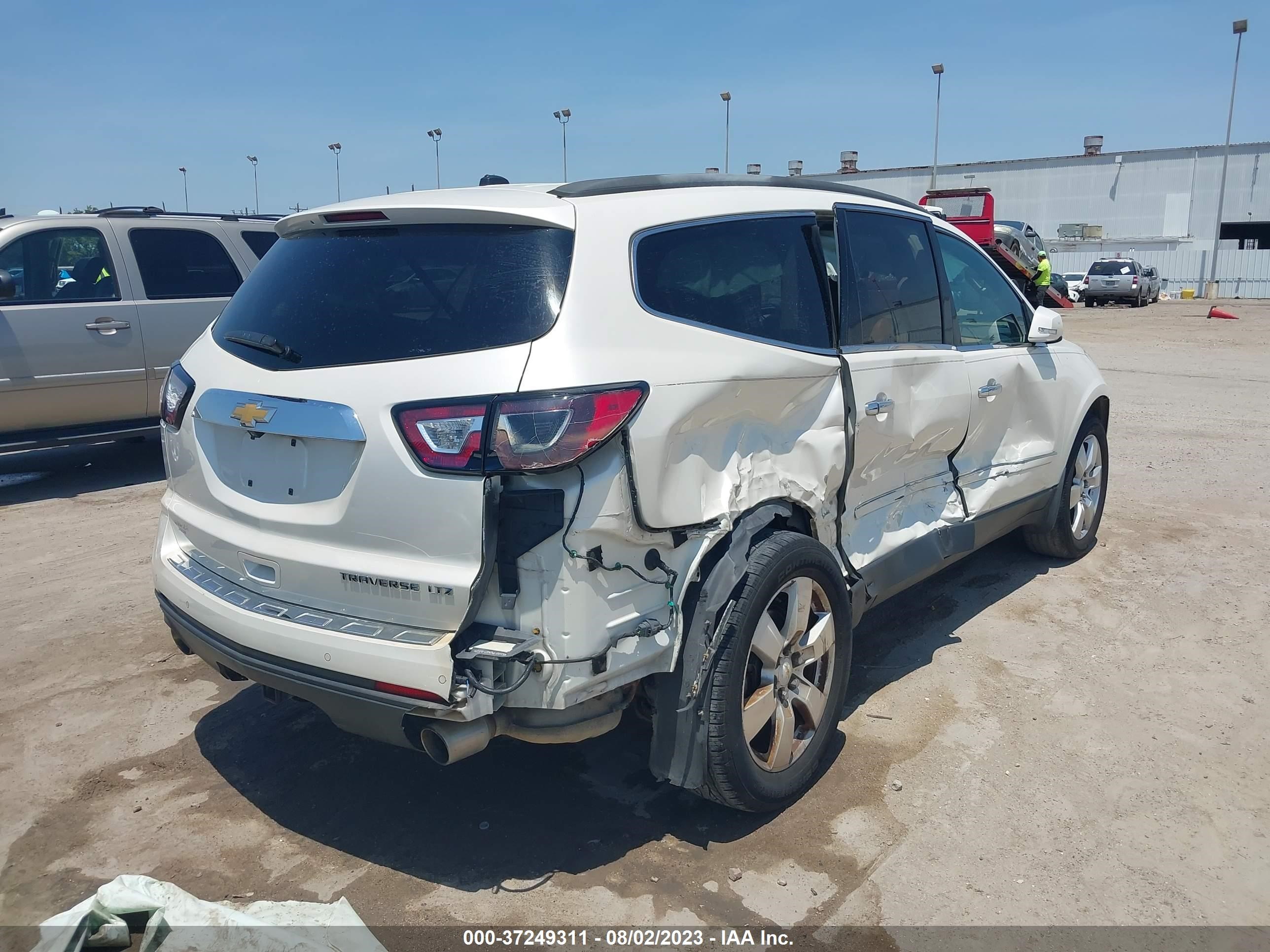 Photo 3 VIN: 1GNKRLKD5DJ135773 - CHEVROLET TRAVERSE 