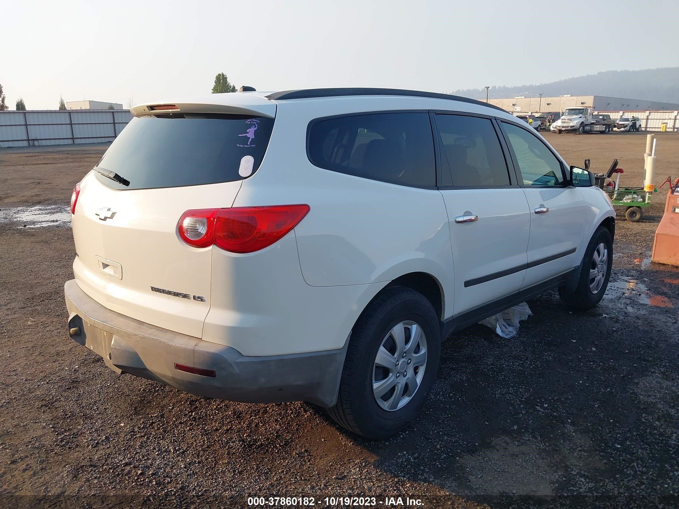 Photo 3 VIN: 1GNKVEED1BJ305451 - CHEVROLET TRAVERSE 