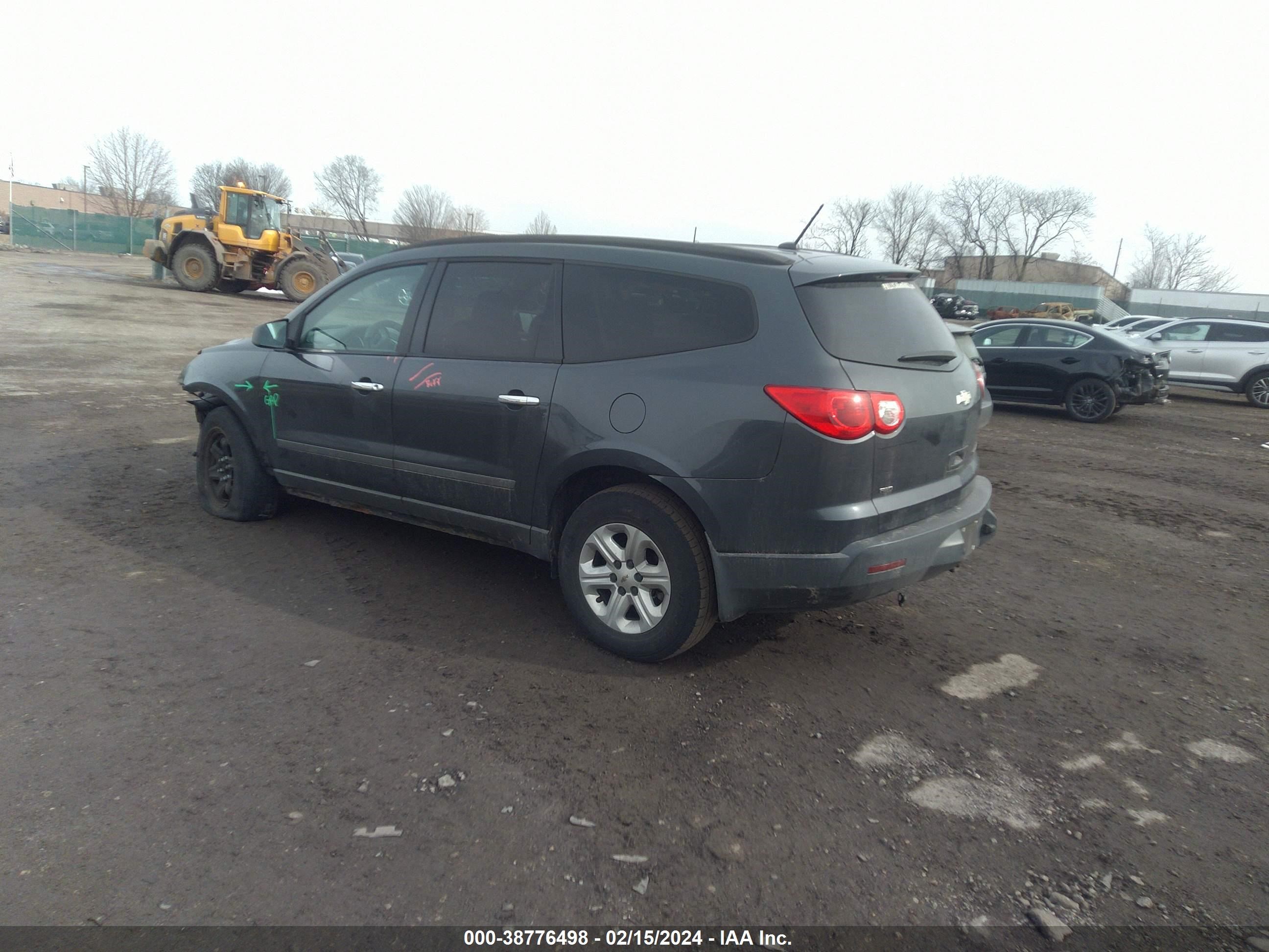 Photo 2 VIN: 1GNKVEED4BJ215551 - CHEVROLET TRAVERSE 