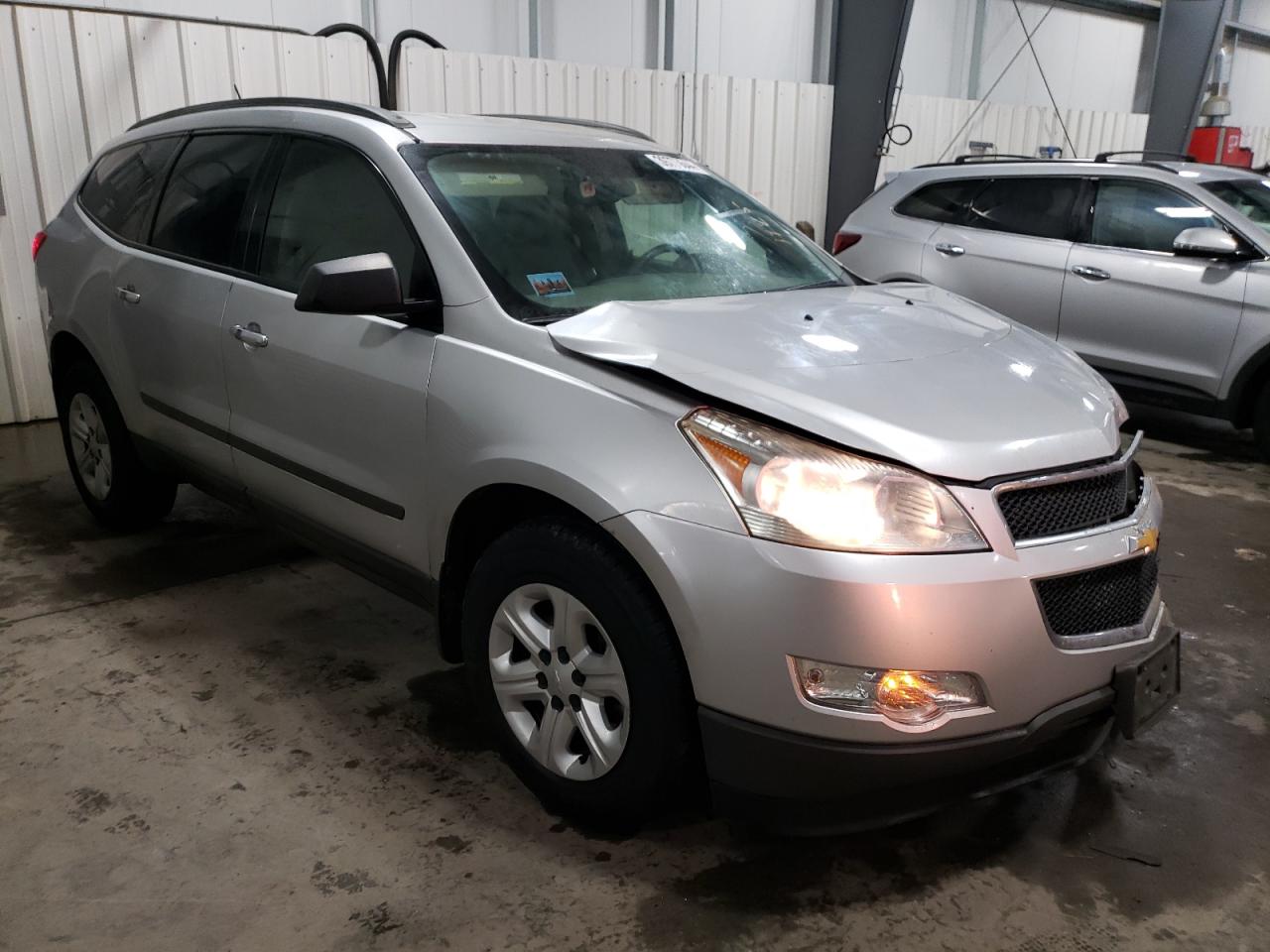 Photo 3 VIN: 1GNKVFED2BJ389303 - CHEVROLET TRAVERSE 