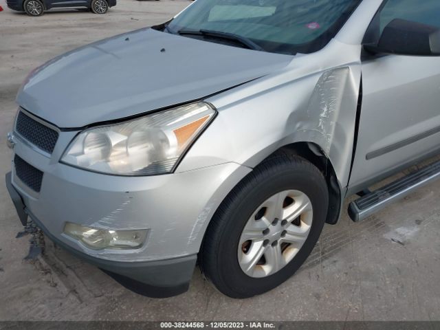 Photo 5 VIN: 1GNKVFED4CJ268323 - CHEVROLET TRAVERSE 