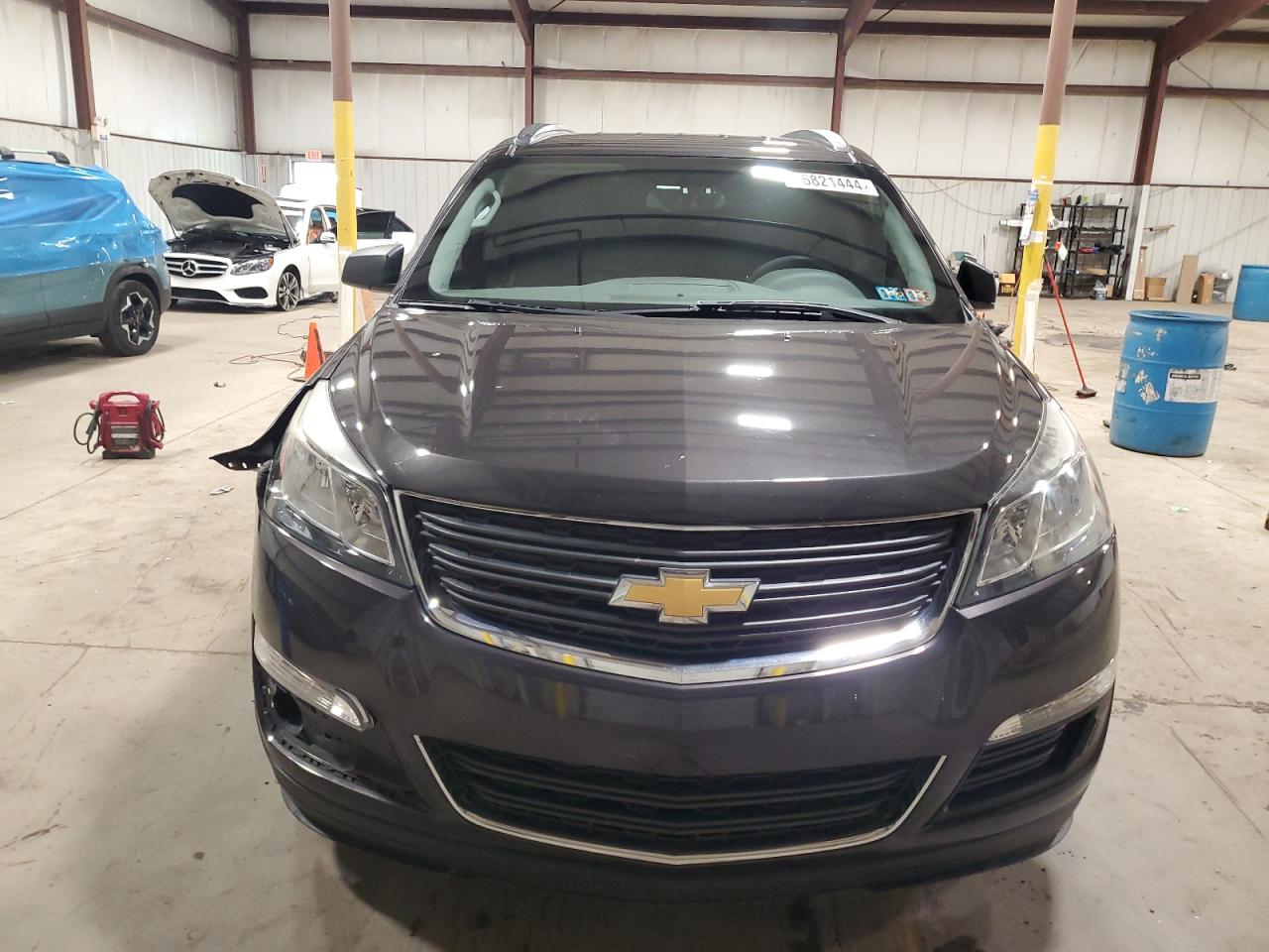 Photo 4 VIN: 1GNKVFED5HJ145914 - CHEVROLET TRAVERSE 