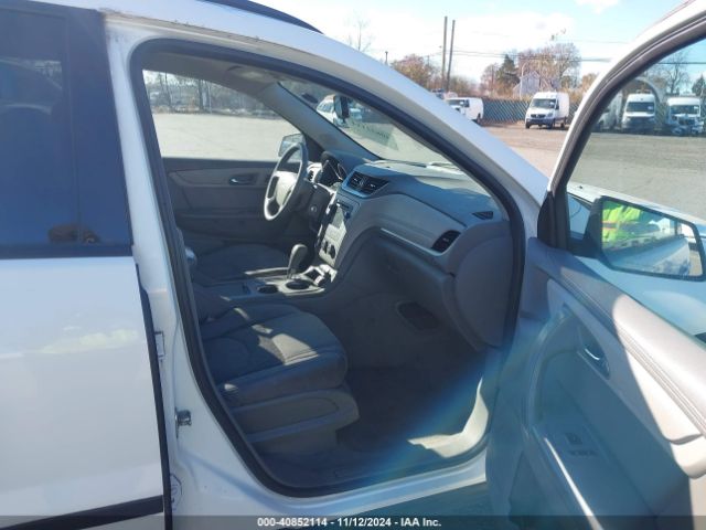 Photo 4 VIN: 1GNKVFKD8FJ235608 - CHEVROLET TRAVERSE 