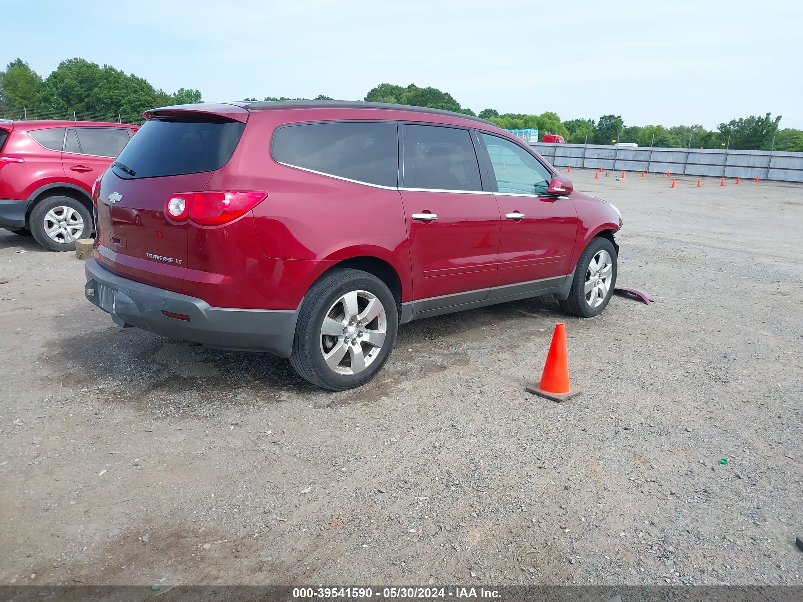 Photo 3 VIN: 1GNKVGED4BJ101254 - CHEVROLET TRAVERSE 