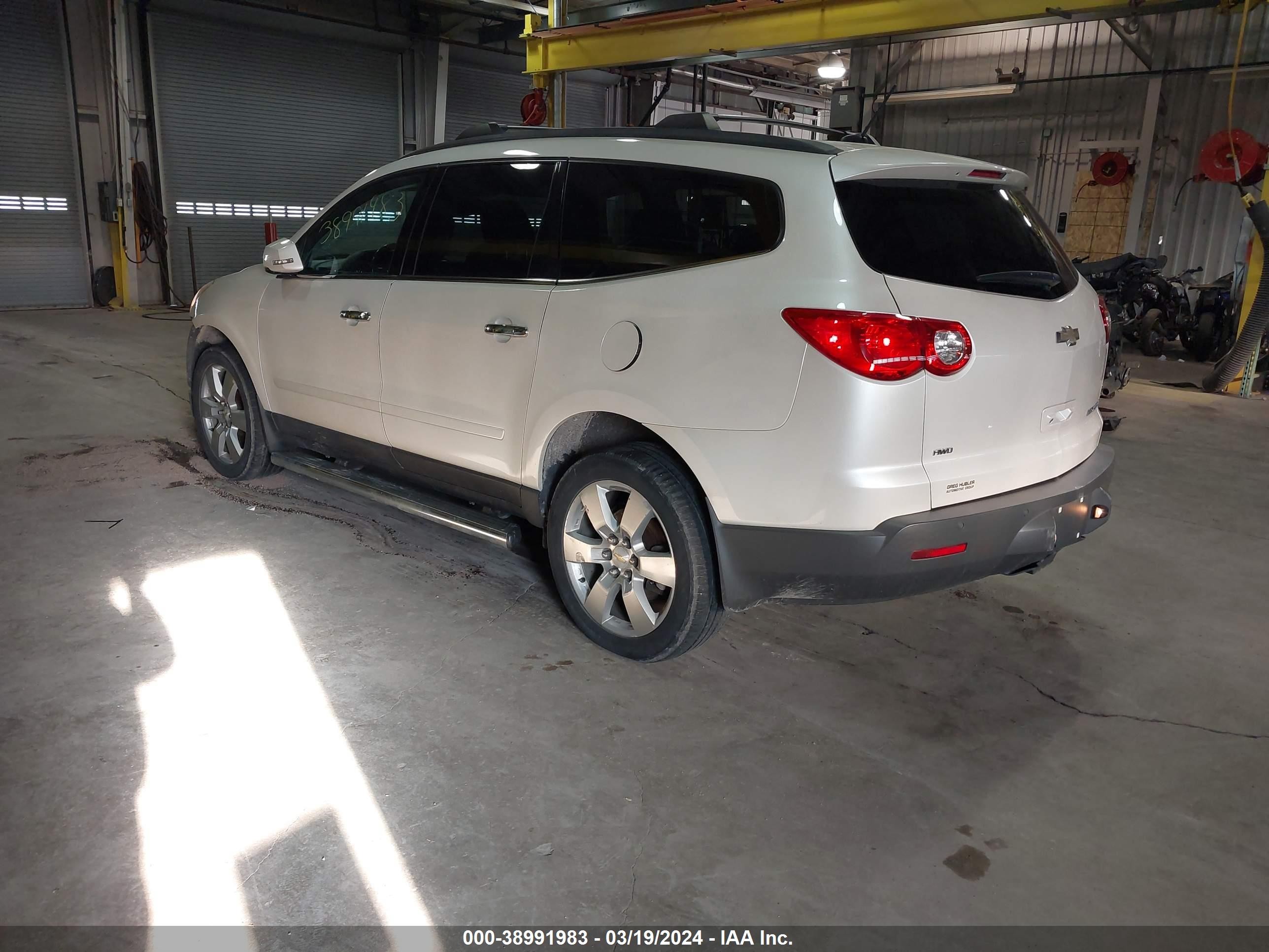 Photo 2 VIN: 1GNKVGED4BJ379524 - CHEVROLET TRAVERSE 