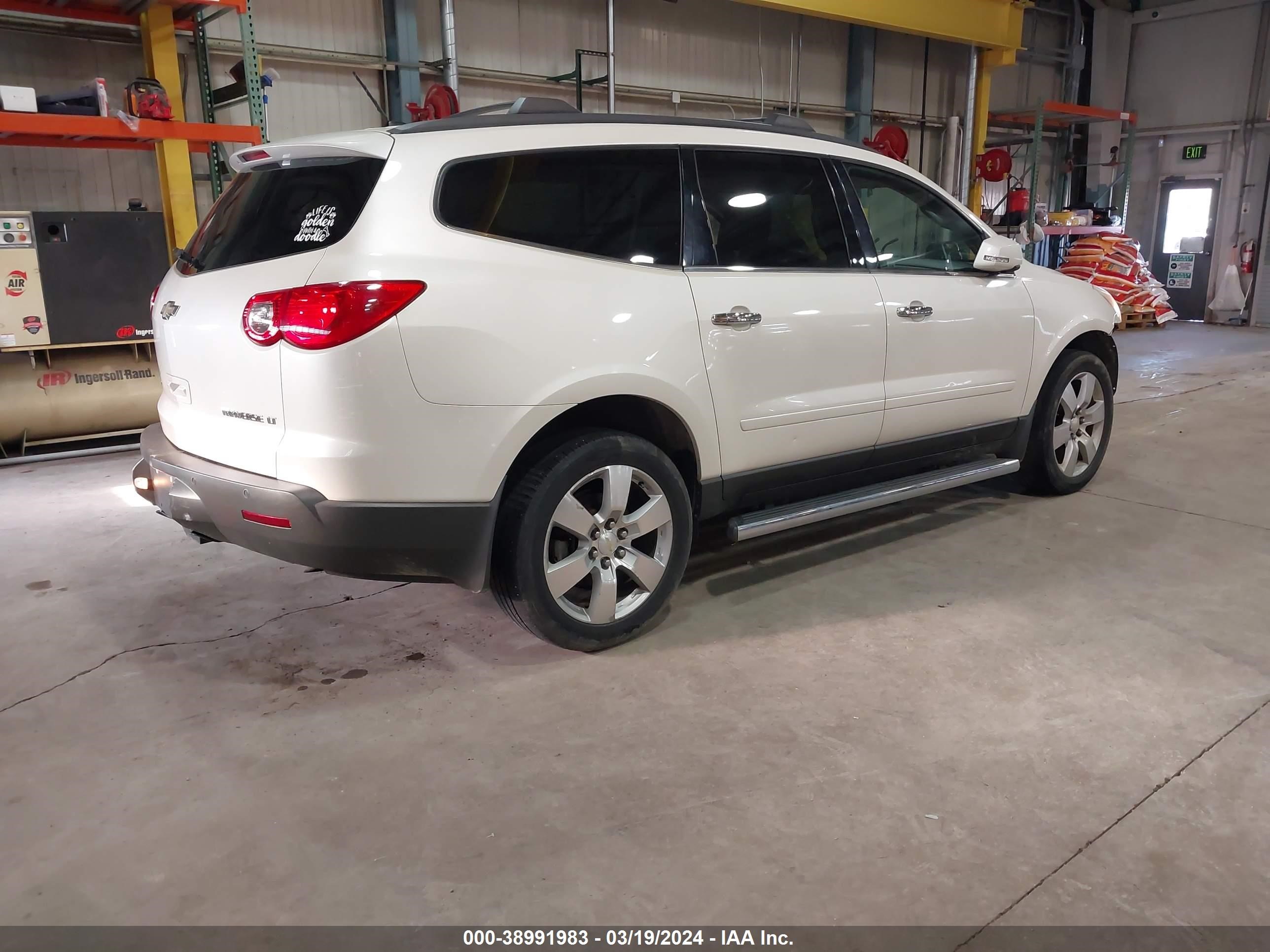 Photo 3 VIN: 1GNKVGED4BJ379524 - CHEVROLET TRAVERSE 