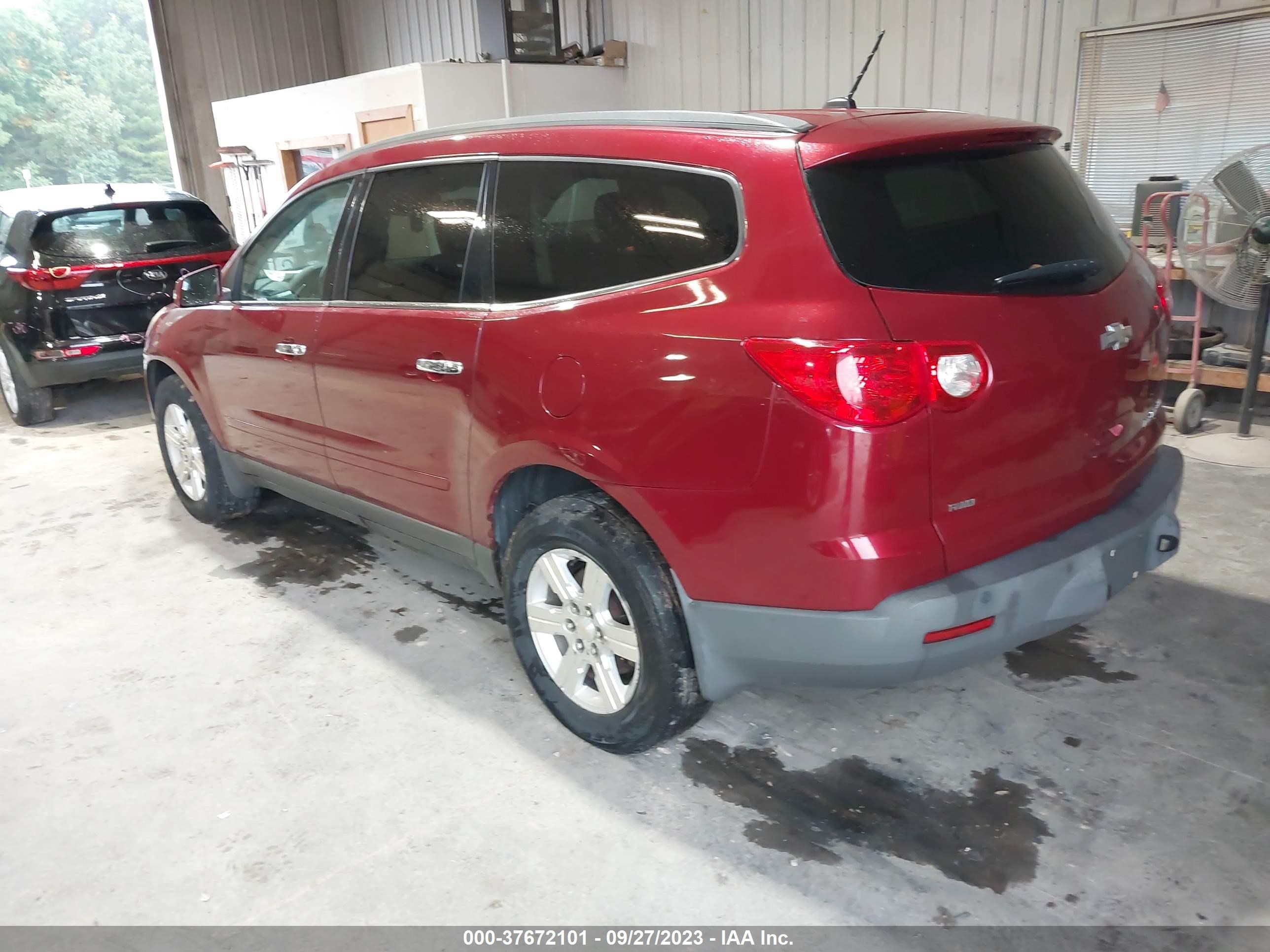 Photo 2 VIN: 1GNKVGED5BJ313998 - CHEVROLET TRAVERSE 