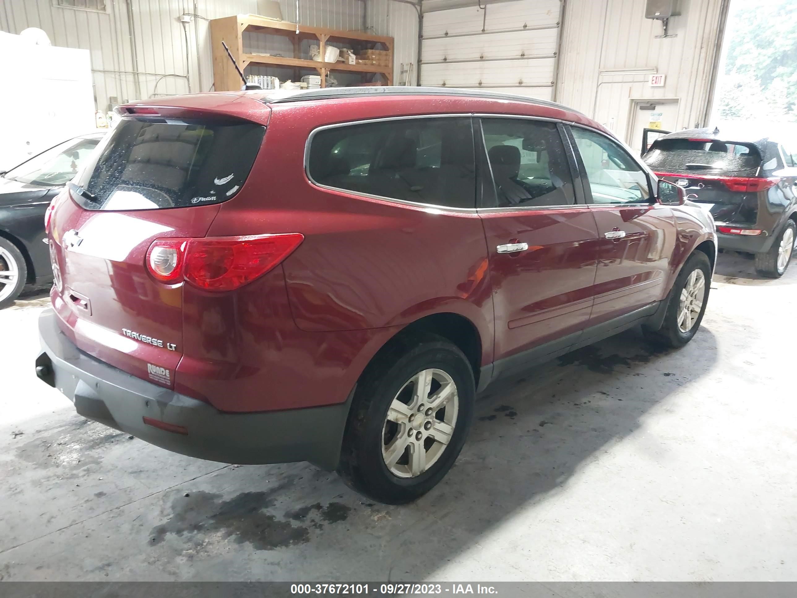 Photo 3 VIN: 1GNKVGED5BJ313998 - CHEVROLET TRAVERSE 