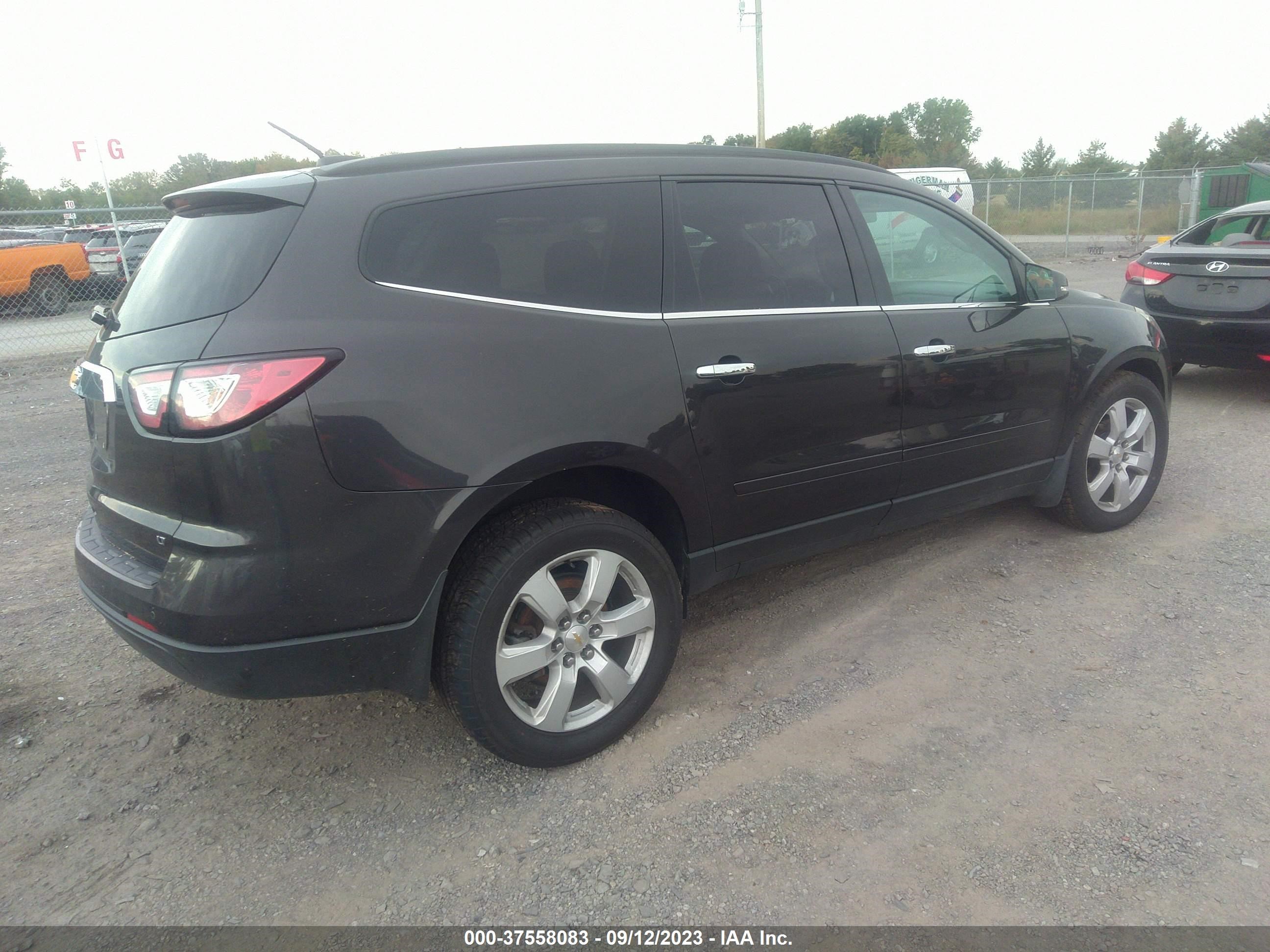 Photo 3 VIN: 1GNKVGKD0HJ282429 - CHEVROLET TRAVERSE 