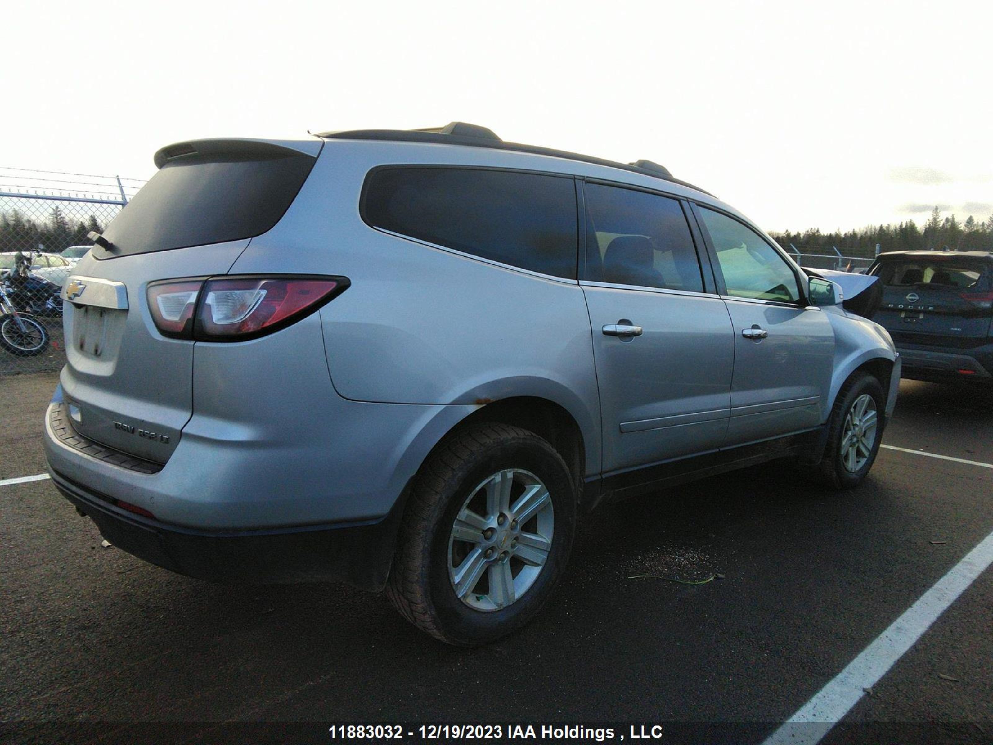 Photo 3 VIN: 1GNKVGKD4EJ347648 - CHEVROLET TRAVERSE 