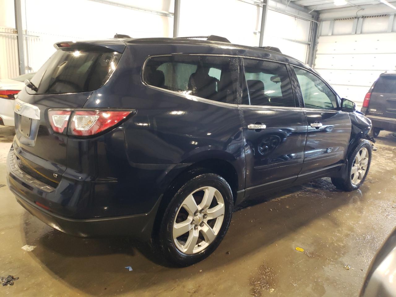 Photo 2 VIN: 1GNKVGKD6HJ113273 - CHEVROLET TRAVERSE 