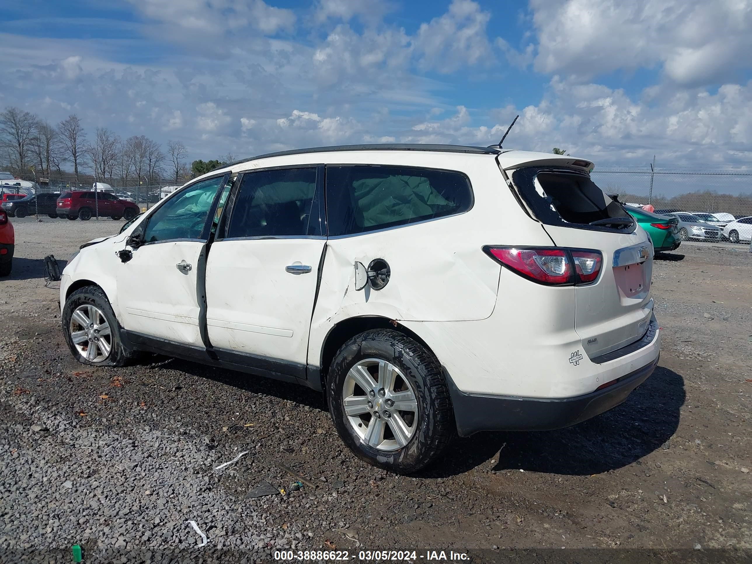 Photo 2 VIN: 1GNKVGKD8EJ325961 - CHEVROLET TRAVERSE 