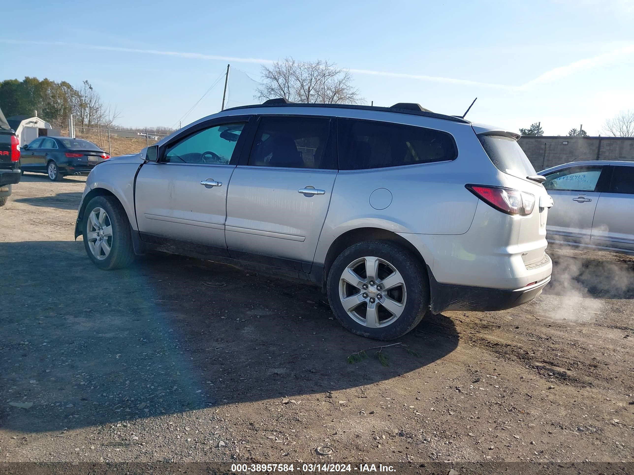 Photo 2 VIN: 1GNKVGKDXGJ348404 - CHEVROLET TRAVERSE 