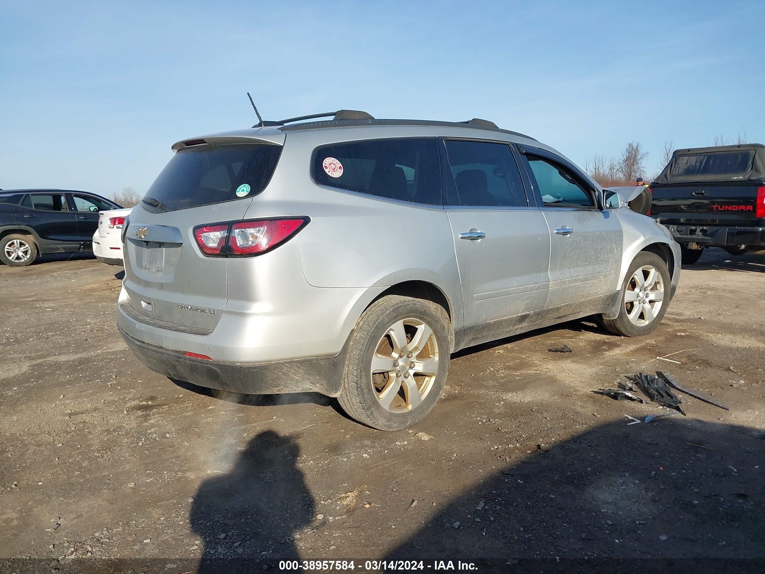 Photo 3 VIN: 1GNKVGKDXGJ348404 - CHEVROLET TRAVERSE 