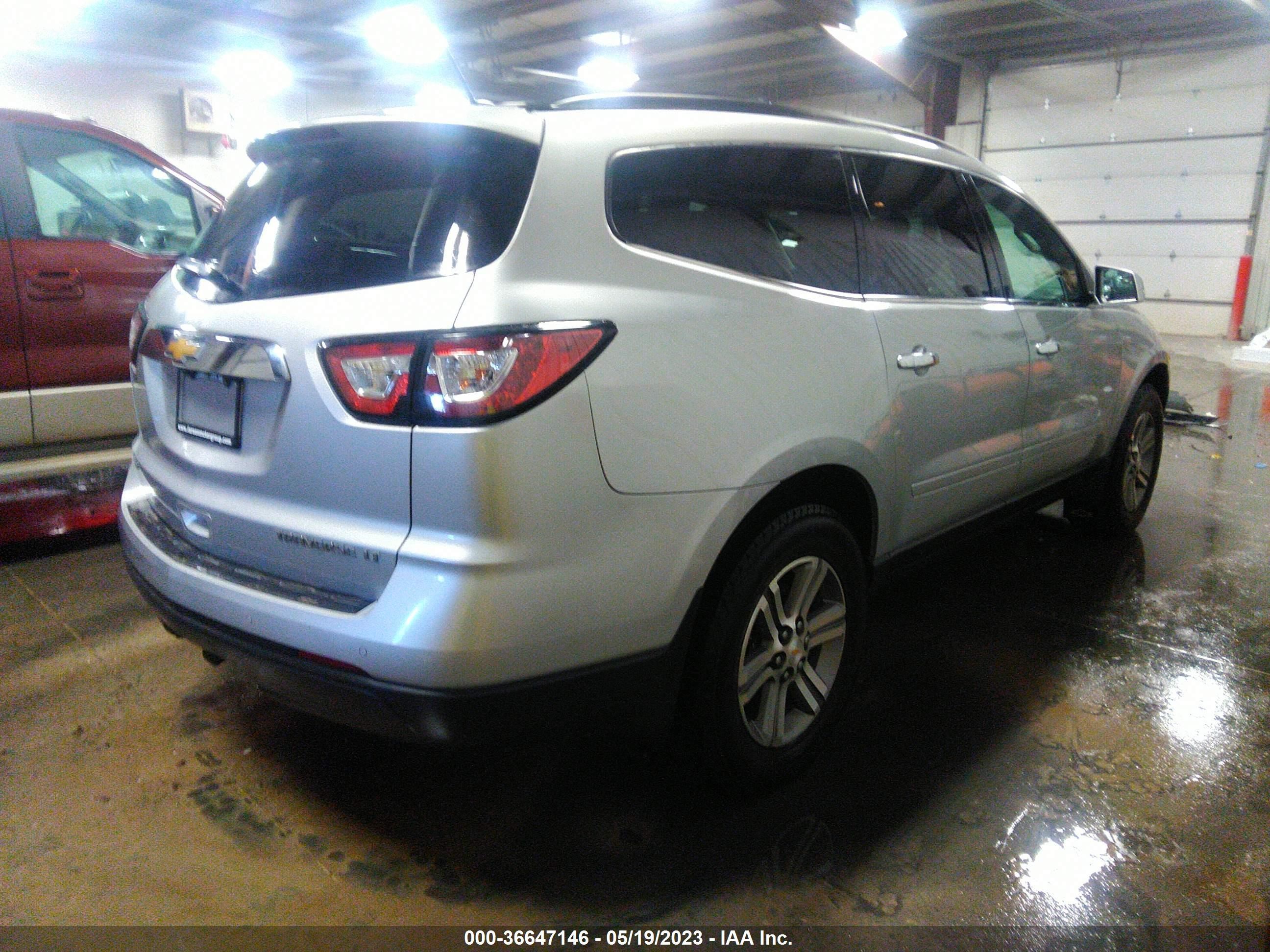 Photo 3 VIN: 1GNKVHKD0FJ275788 - CHEVROLET TRAVERSE 