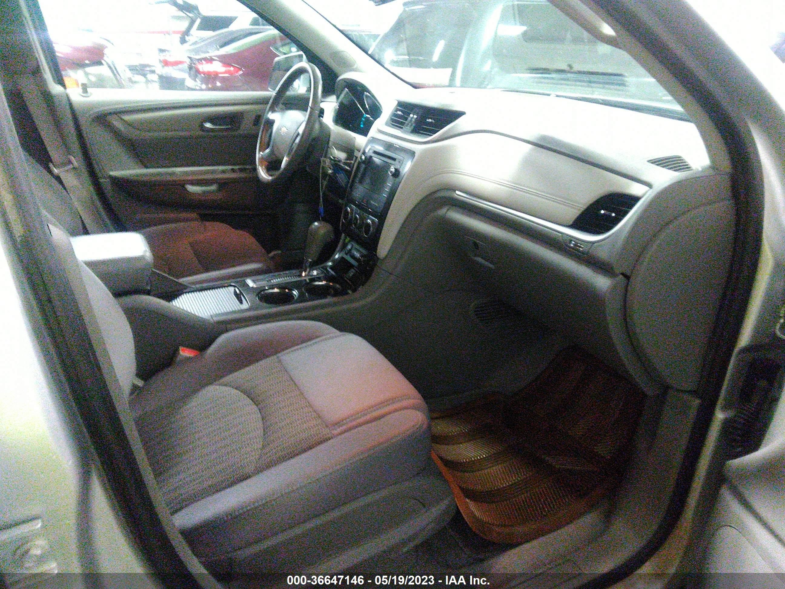 Photo 4 VIN: 1GNKVHKD0FJ275788 - CHEVROLET TRAVERSE 