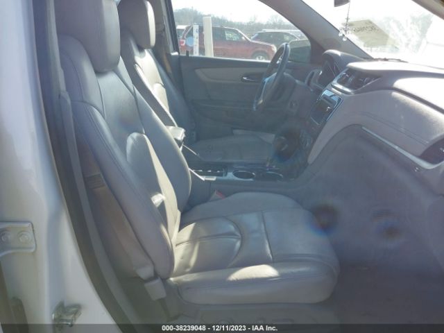 Photo 4 VIN: 1GNKVHKD2FJ229167 - CHEVROLET TRAVERSE 