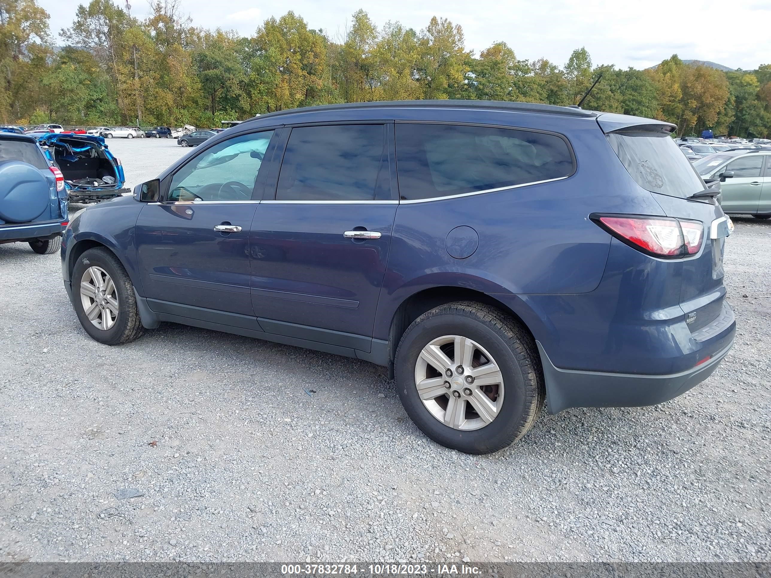 Photo 2 VIN: 1GNKVHKD9EJ215054 - CHEVROLET TRAVERSE 