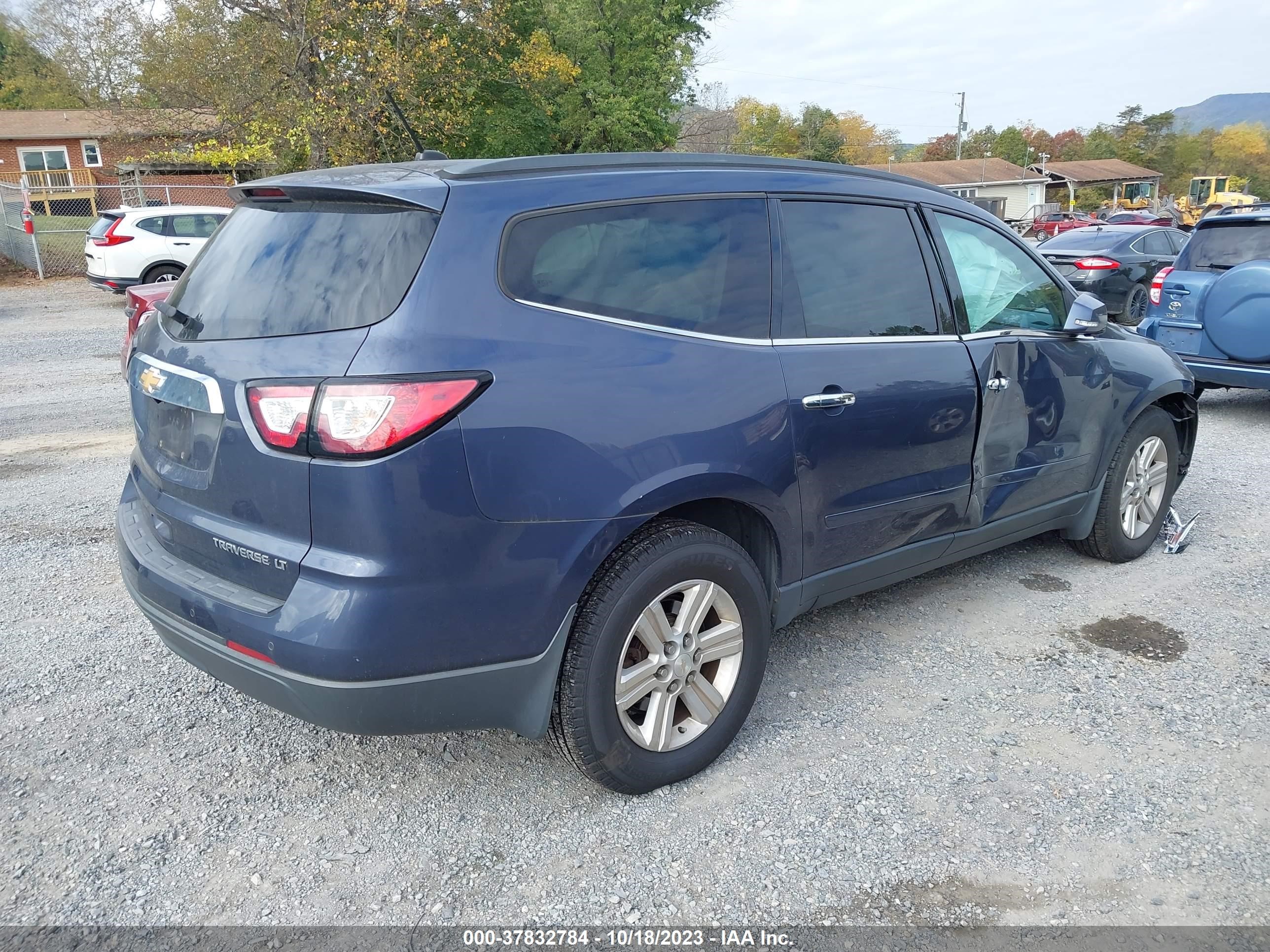 Photo 3 VIN: 1GNKVHKD9EJ215054 - CHEVROLET TRAVERSE 