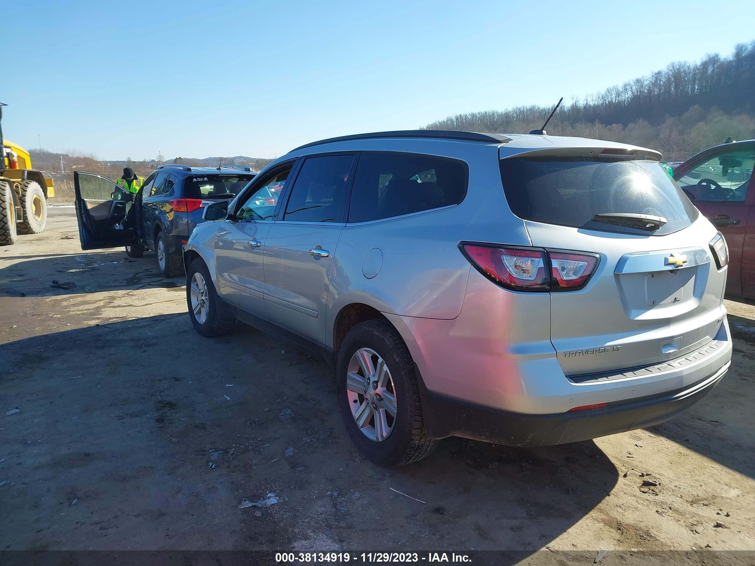 Photo 2 VIN: 1GNKVHKD9EJ283998 - CHEVROLET TRAVERSE 