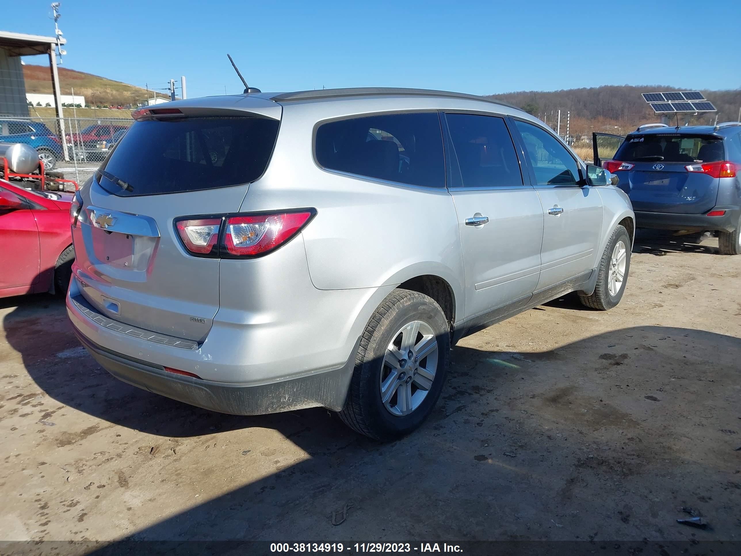 Photo 3 VIN: 1GNKVHKD9EJ283998 - CHEVROLET TRAVERSE 