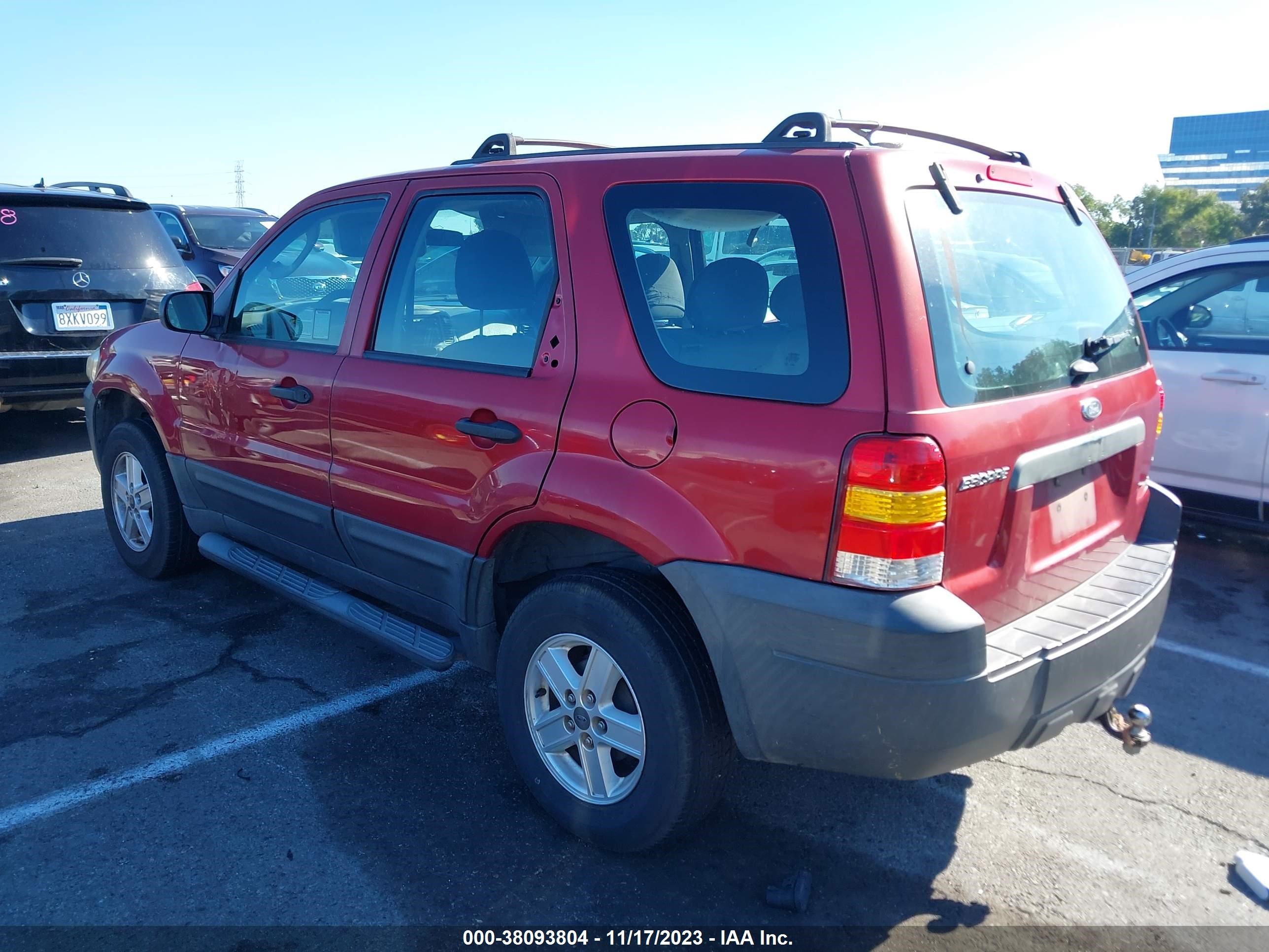 Photo 2 VIN: 1GNKVHKDXEJ281242 - FORD ESCAPE 