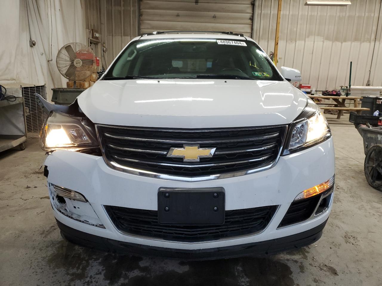 Photo 4 VIN: 1GNKVHKDXHJ105439 - CHEVROLET TRAVERSE 