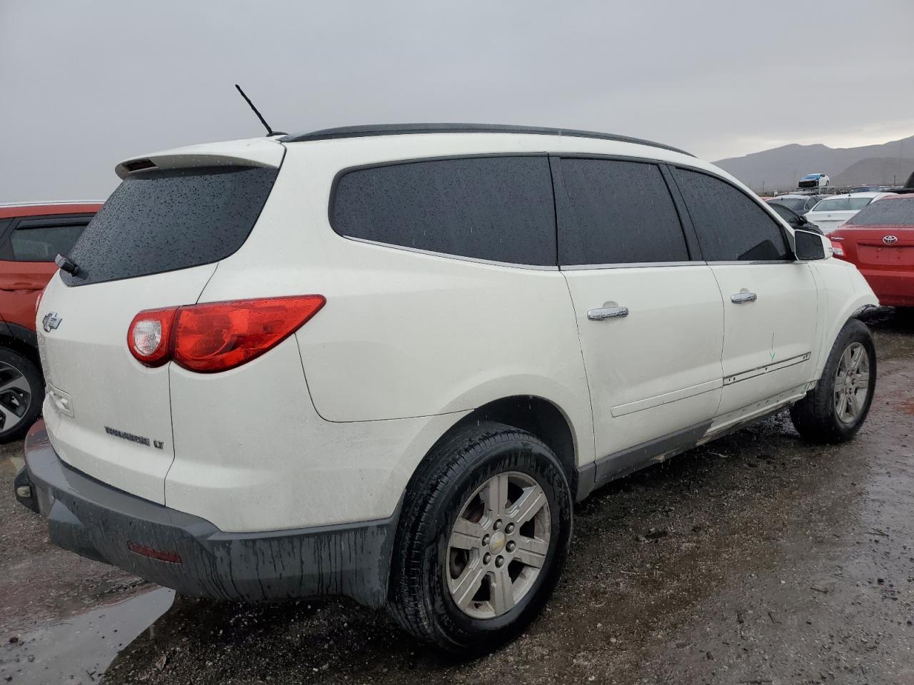 Photo 2 VIN: 1GNKVJED2BJ177133 - CHEVROLET TRAVERSE 