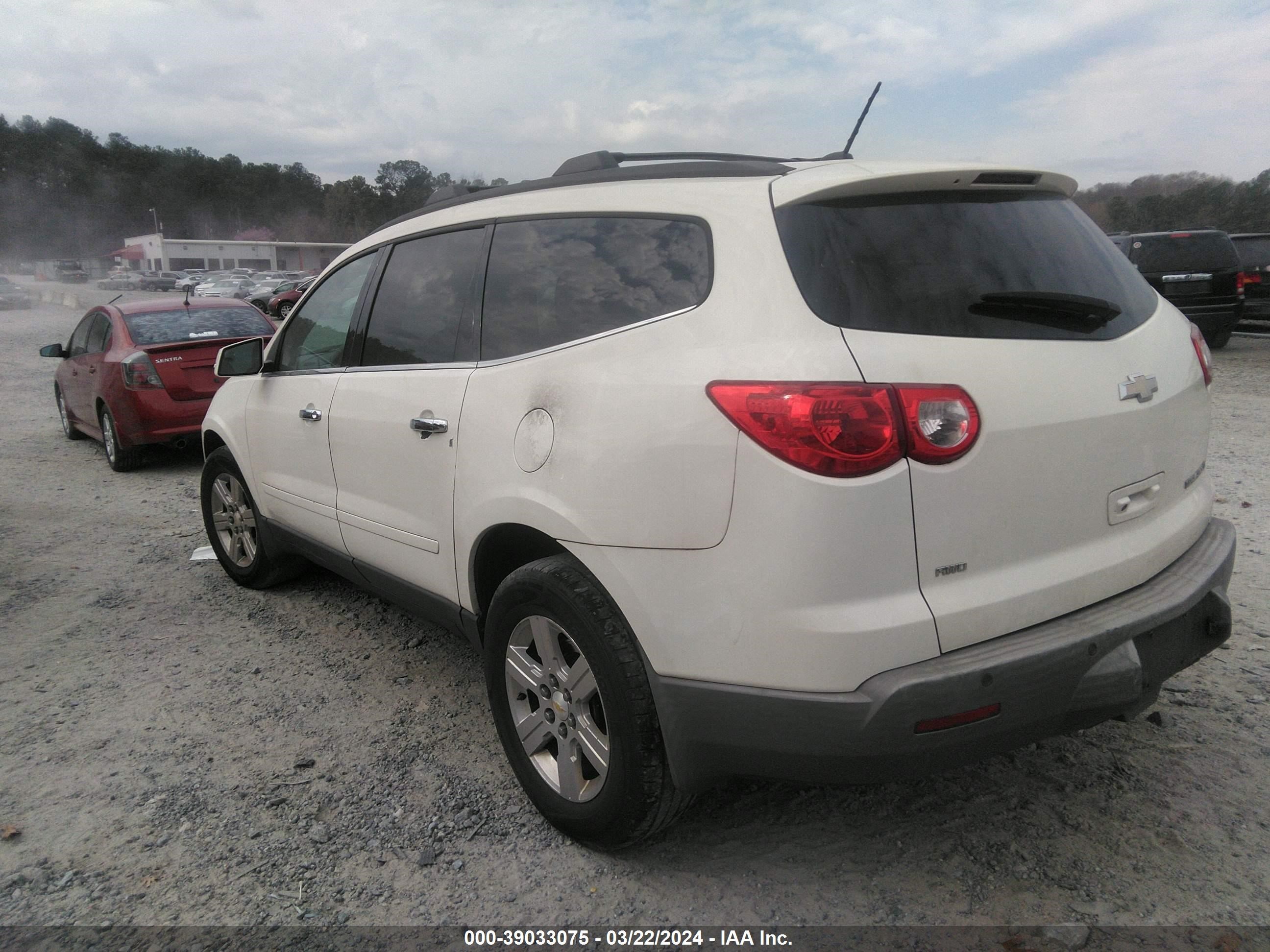 Photo 2 VIN: 1GNKVJED2CJ208379 - CHEVROLET TRAVERSE 