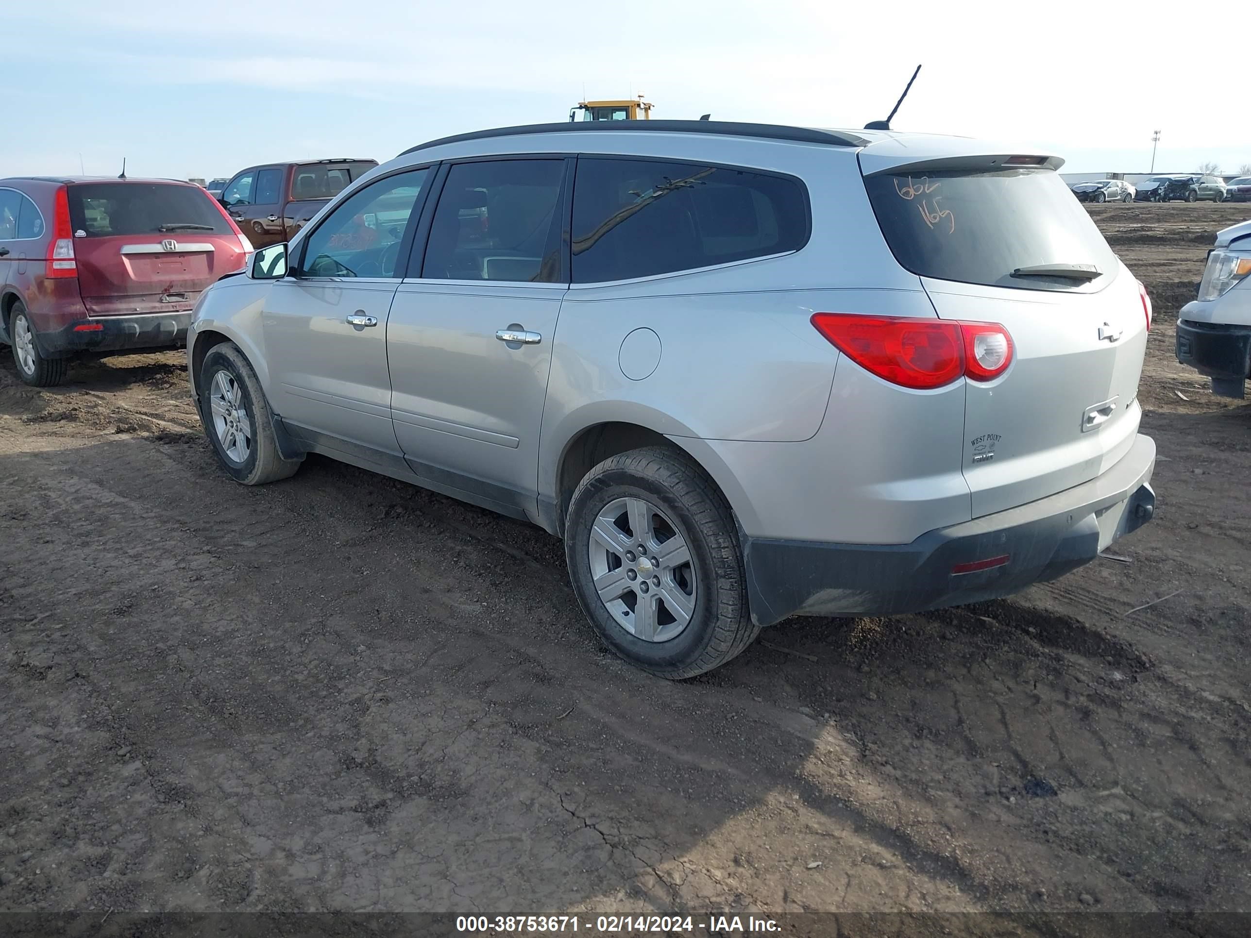 Photo 2 VIN: 1GNKVJED3BJ241986 - CHEVROLET TRAVERSE 