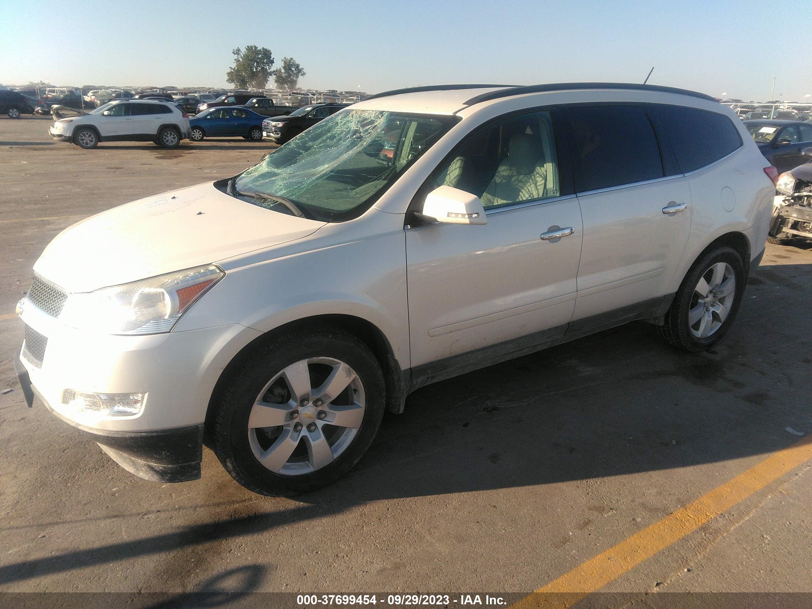 Photo 1 VIN: 1GNKVJED4BJ323144 - CHEVROLET TRAVERSE 