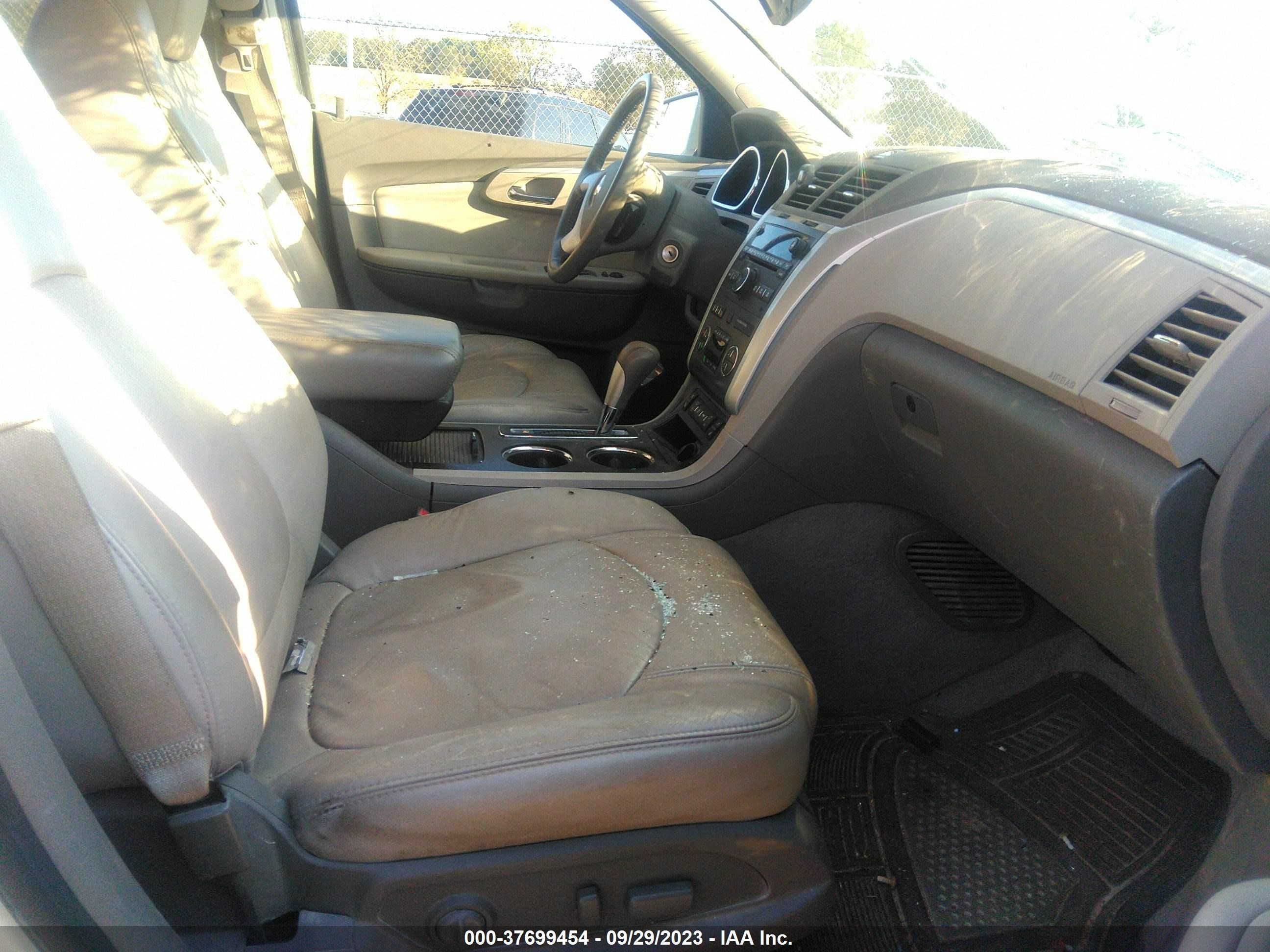 Photo 4 VIN: 1GNKVJED4BJ323144 - CHEVROLET TRAVERSE 