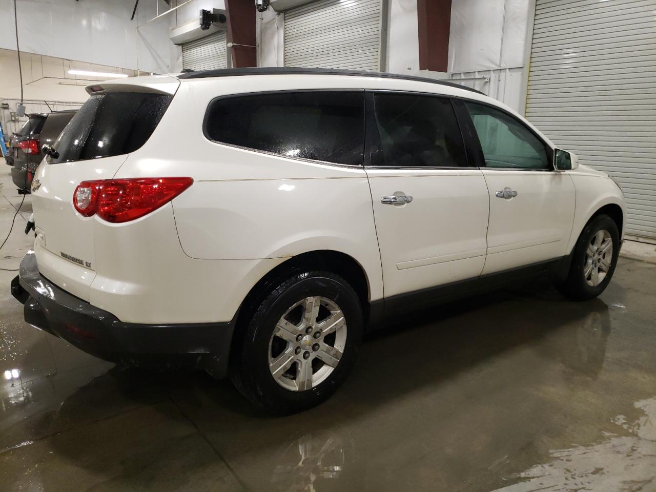 Photo 2 VIN: 1GNKVJED5BJ314629 - CHEVROLET TRAVERSE 