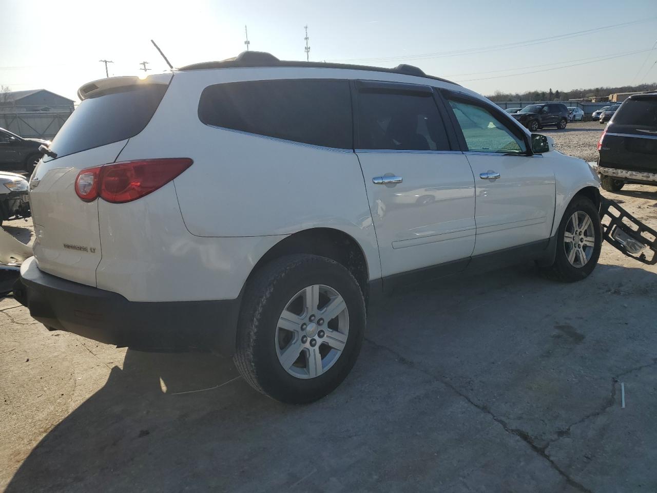 Photo 2 VIN: 1GNKVJED6BJ213728 - CHEVROLET TRAVERSE 