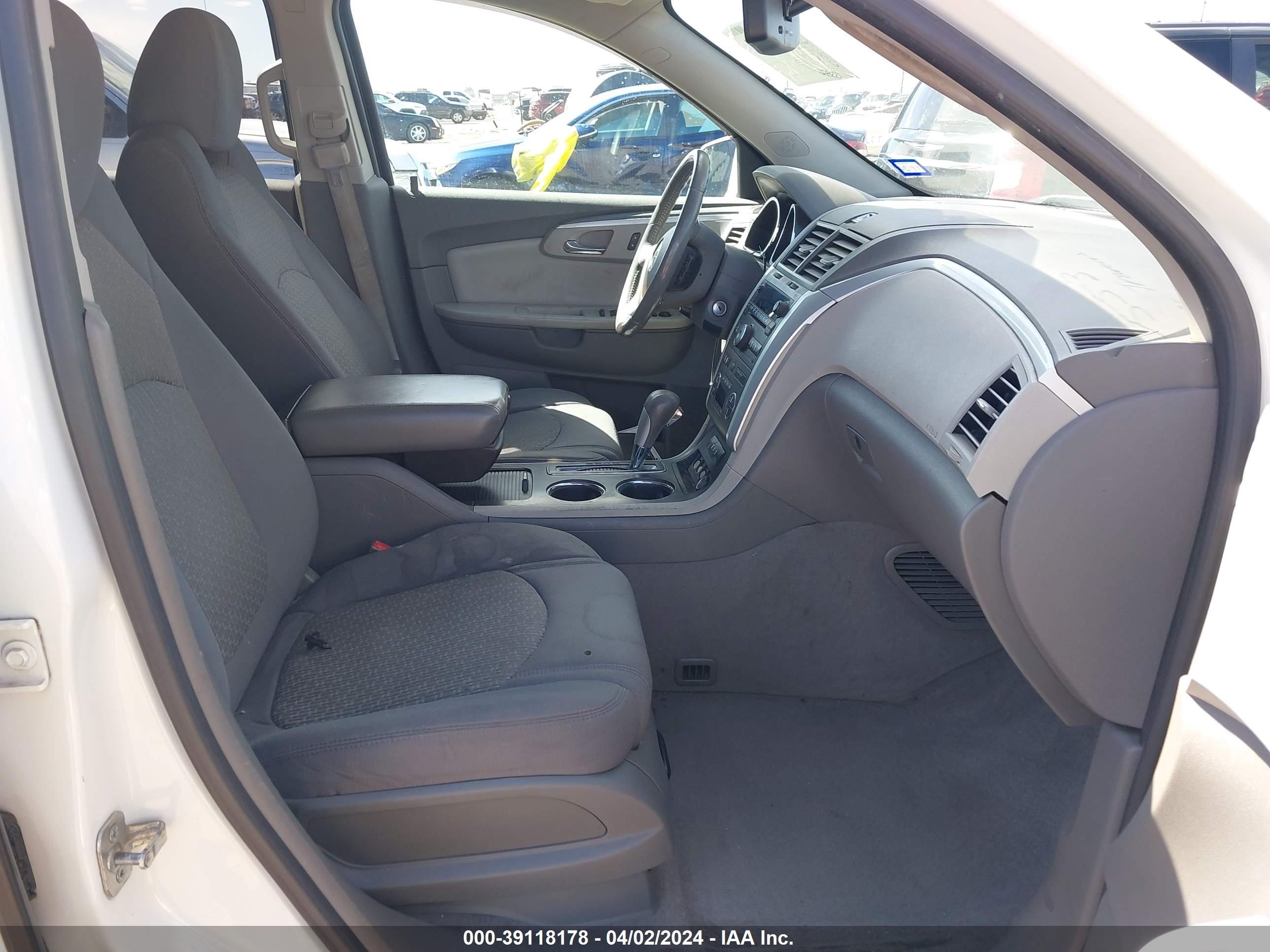 Photo 4 VIN: 1GNKVJED7BJ111337 - CHEVROLET TRAVERSE 