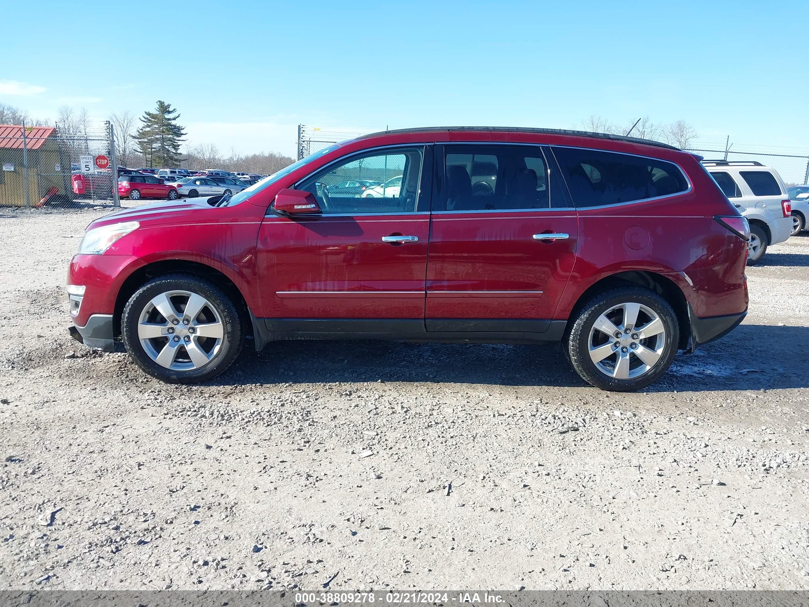 Photo 13 VIN: 1GNKVJKD2FJ181919 - CHEVROLET TRAVERSE 