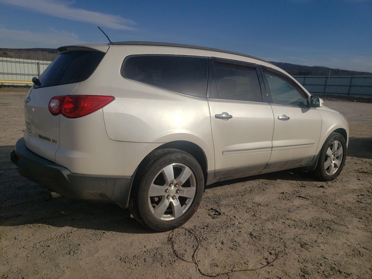 Photo 2 VIN: 1GNKVLED1BJ157127 - CHEVROLET TRAVERSE 