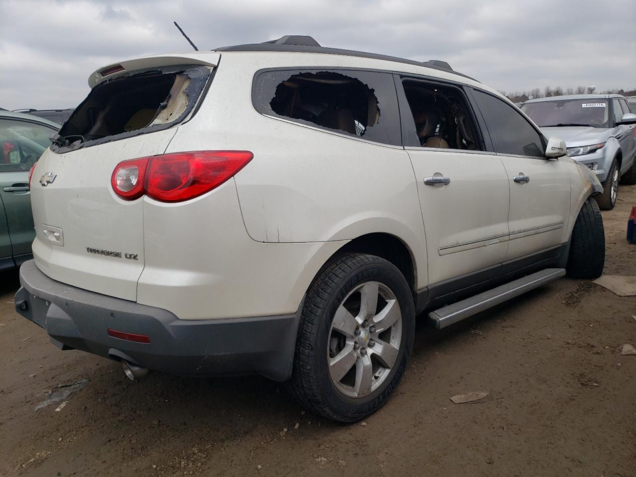 Photo 2 VIN: 1GNKVLED2BJ233650 - CHEVROLET TRAVERSE 