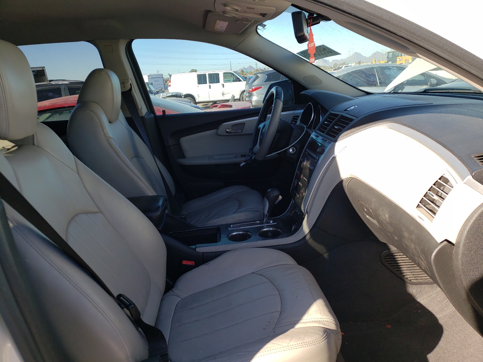 Photo 4 VIN: 1GNKVLED3BJ164080 - CHEVROLET TRAVERSE L 