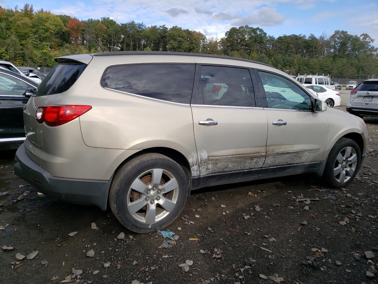 Photo 2 VIN: 1GNKVLED3CJ240091 - CHEVROLET TRAVERSE 