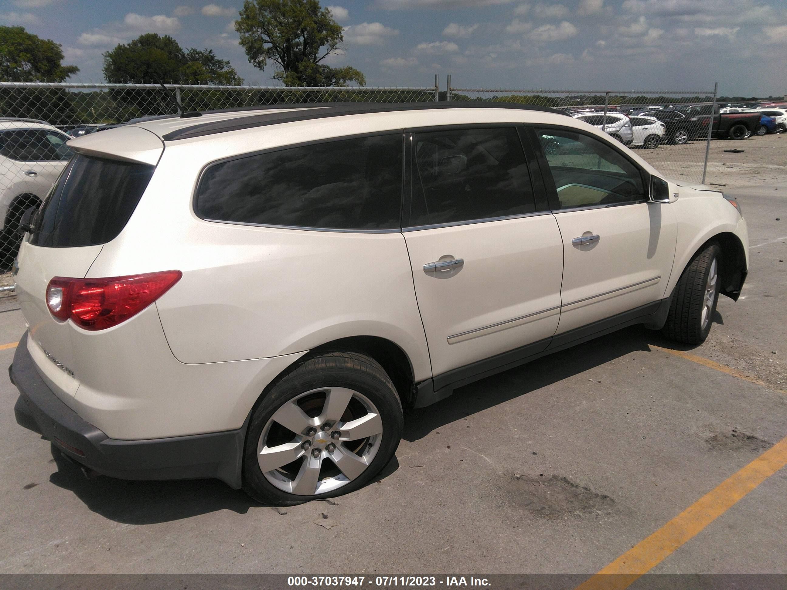 Photo 3 VIN: 1GNKVLED4CJ344315 - CHEVROLET TRAVERSE 