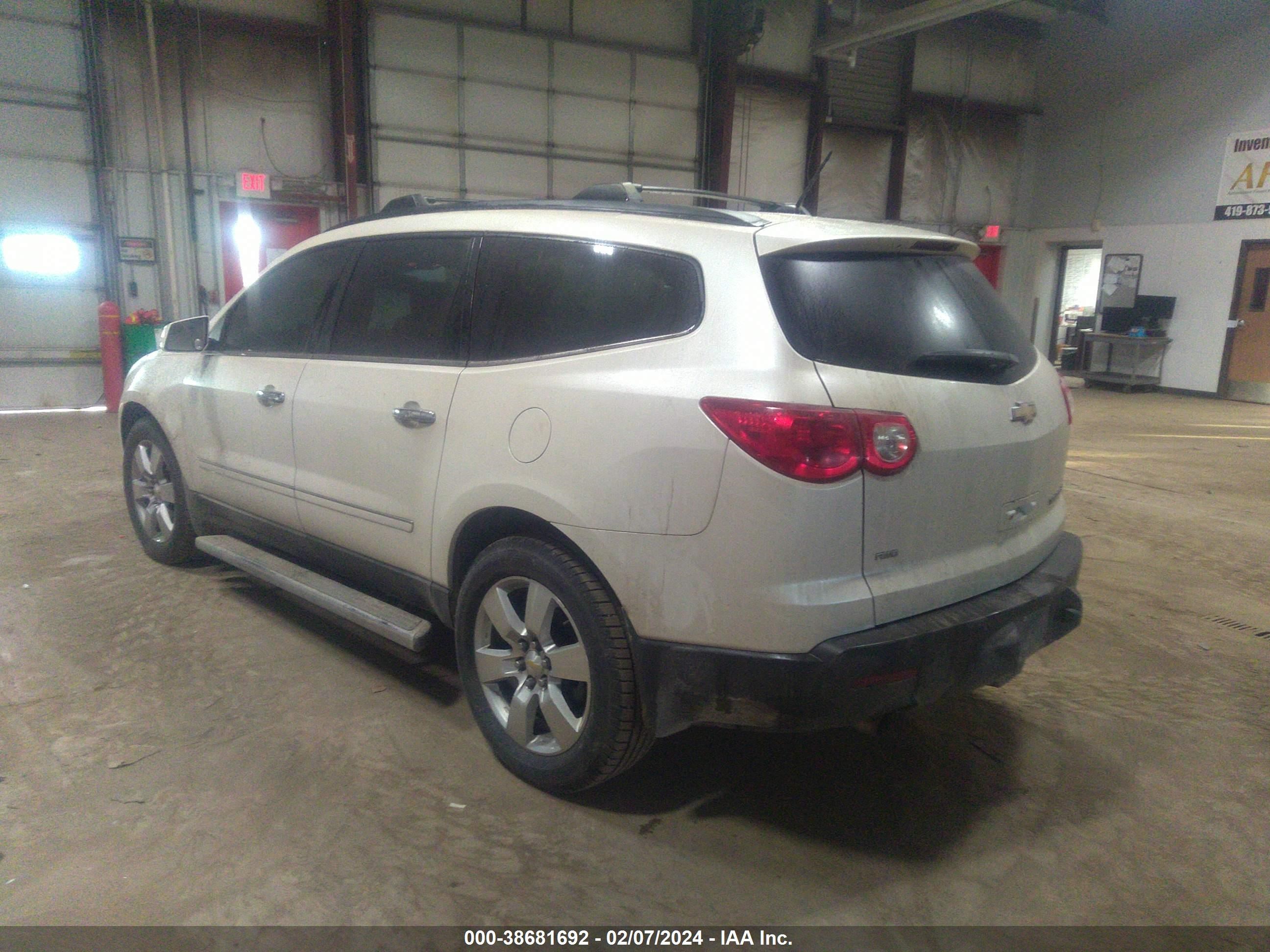 Photo 2 VIN: 1GNKVLED5BJ361381 - CHEVROLET TRAVERSE 