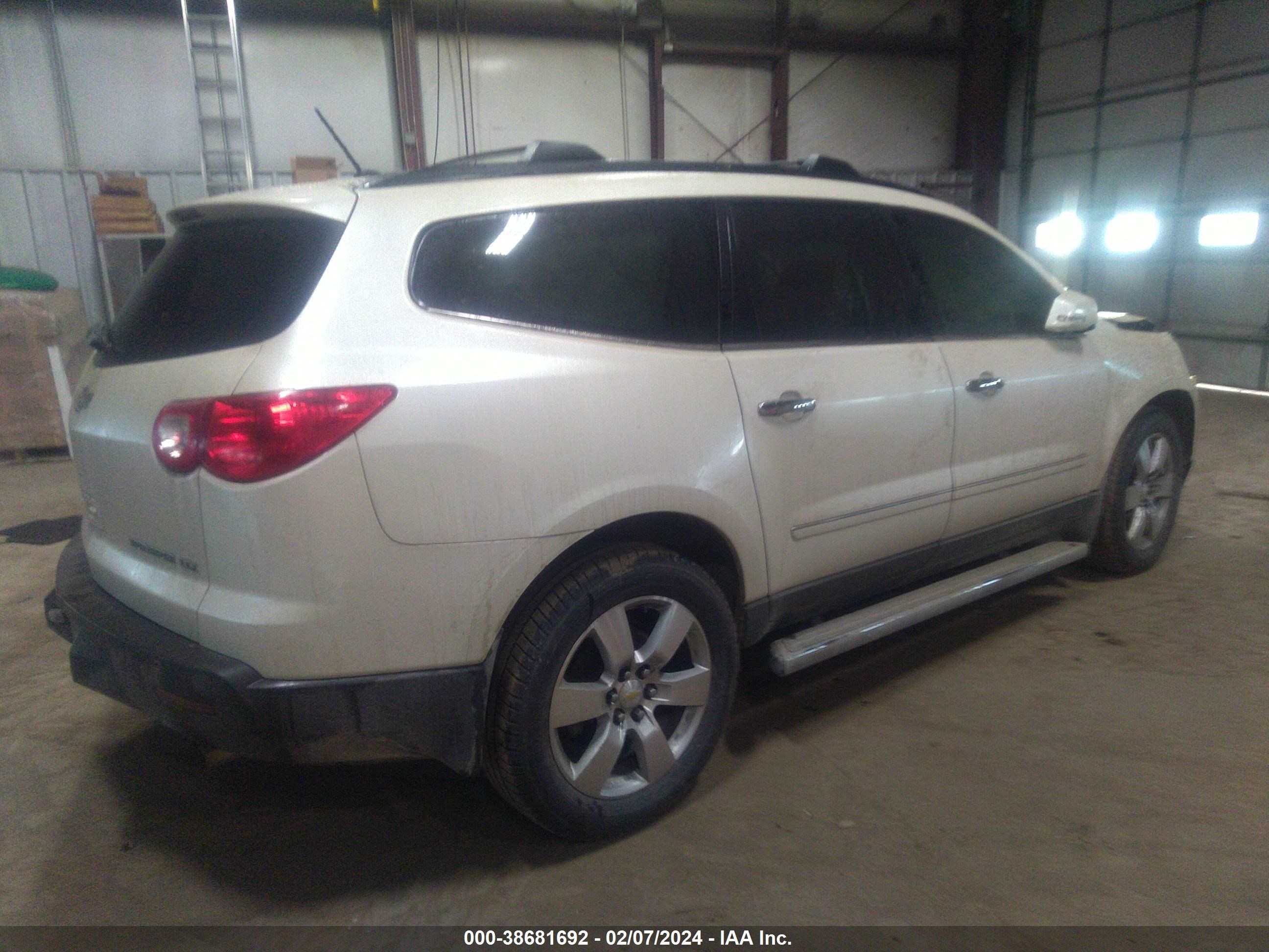 Photo 3 VIN: 1GNKVLED5BJ361381 - CHEVROLET TRAVERSE 