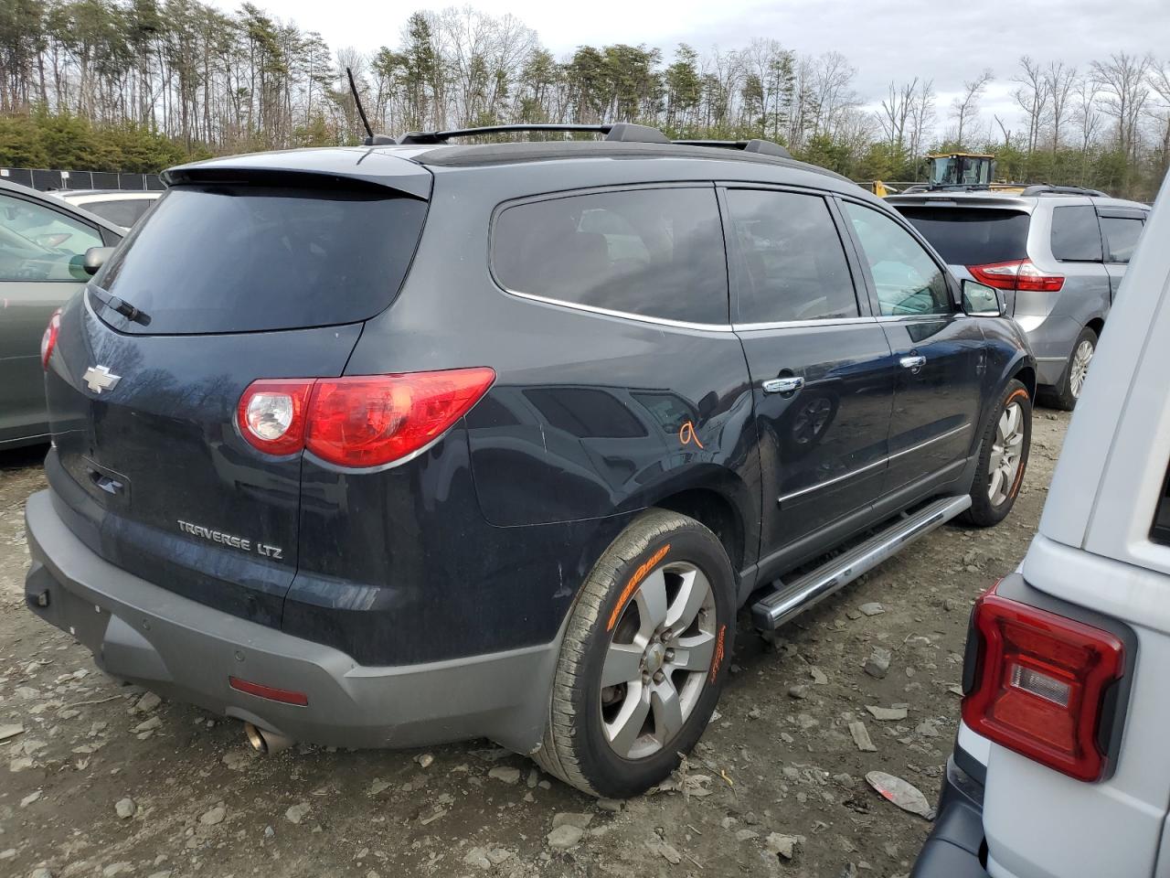 Photo 2 VIN: 1GNKVLED7CJ230325 - CHEVROLET TRAVERSE 