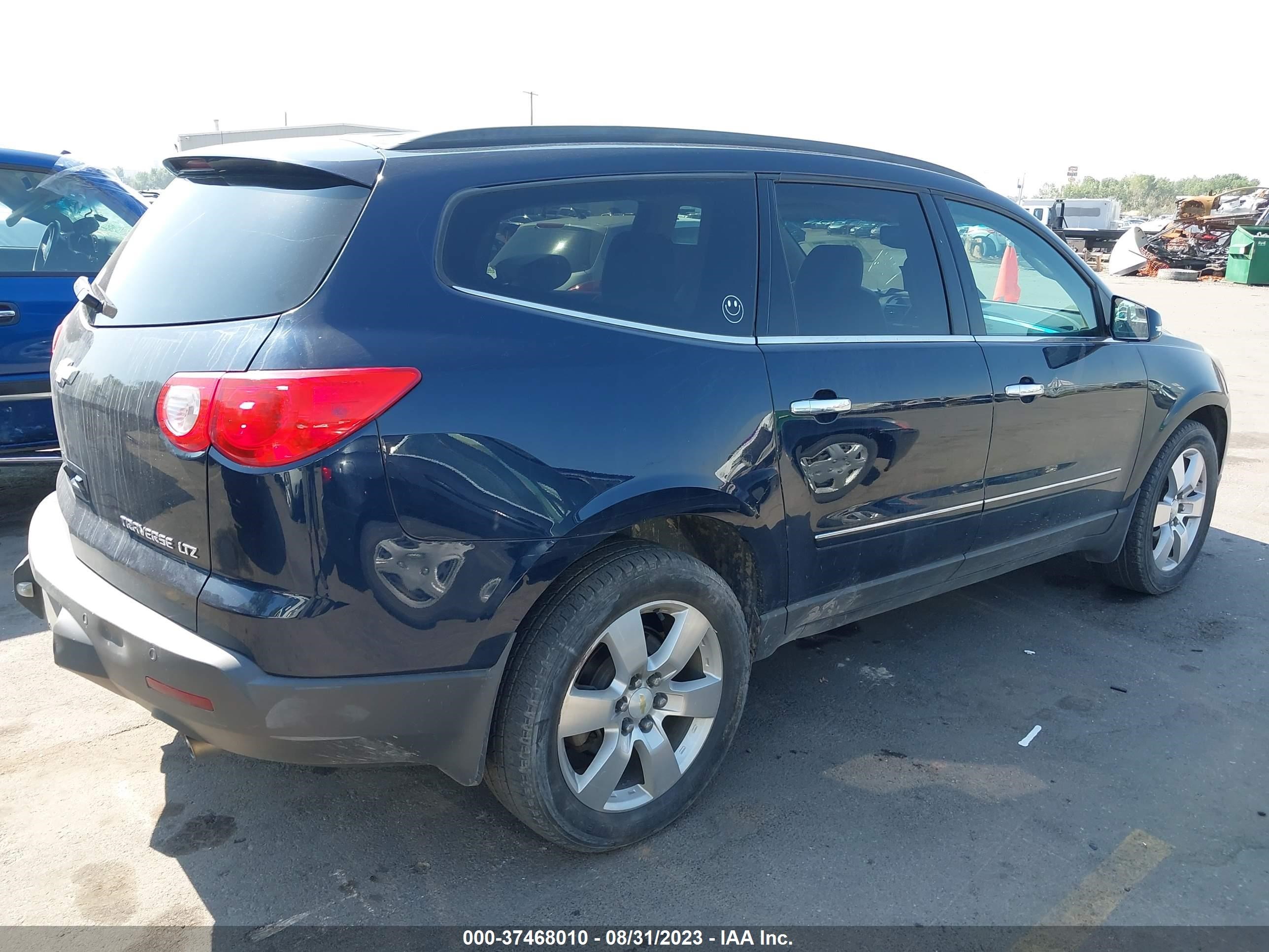 Photo 3 VIN: 1GNKVLEDXBJ156719 - CHEVROLET TRAVERSE 