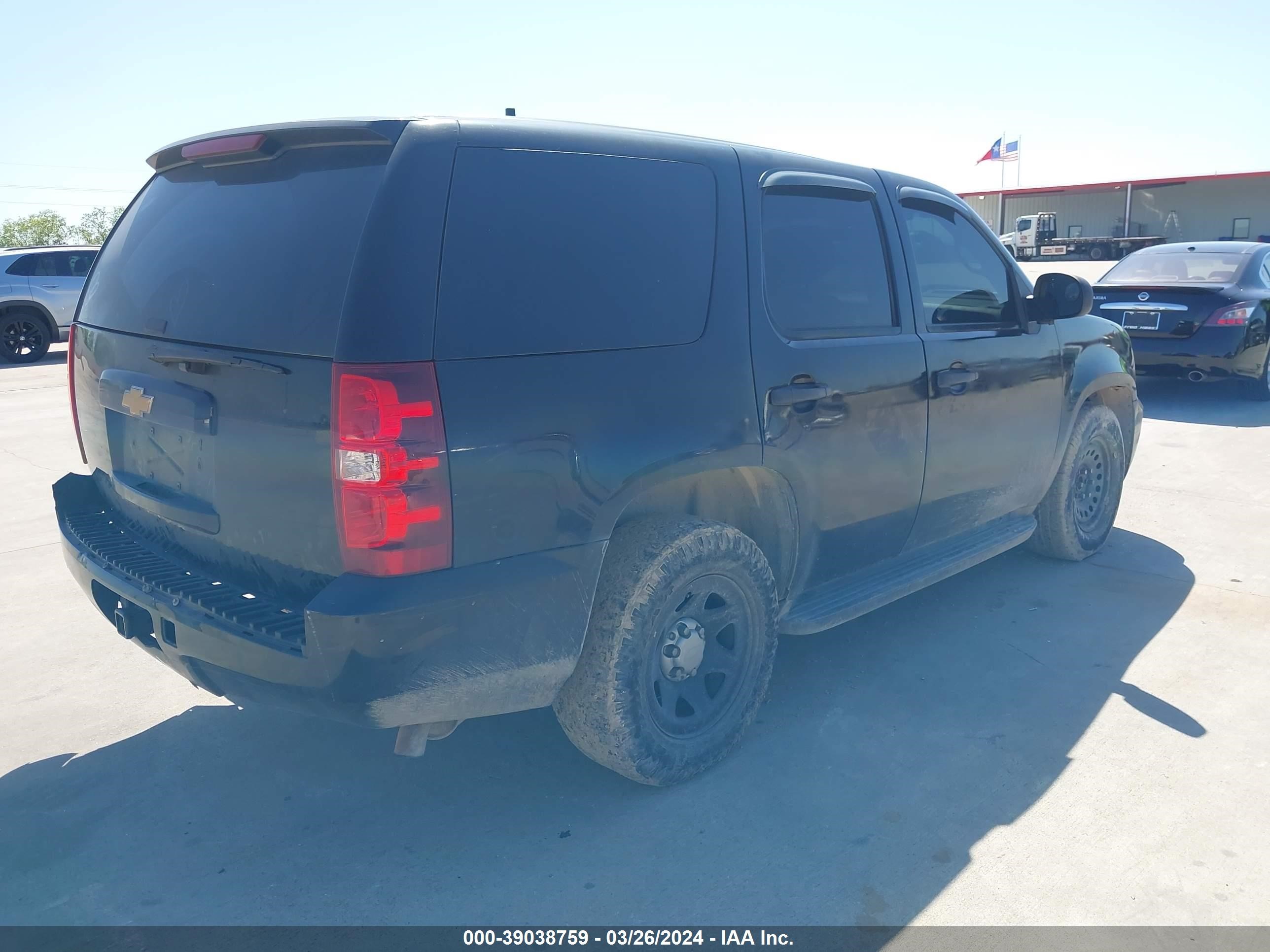 Photo 3 VIN: 1GNLC2E00DR132726 - CHEVROLET TAHOE 