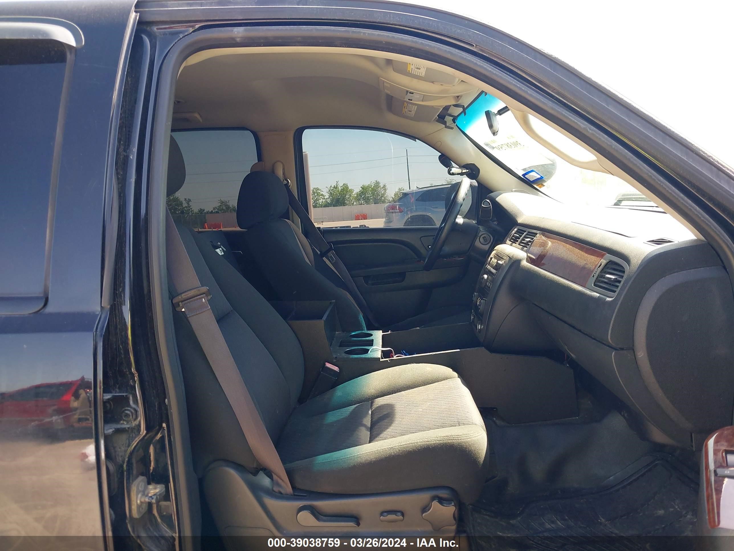 Photo 4 VIN: 1GNLC2E00DR132726 - CHEVROLET TAHOE 