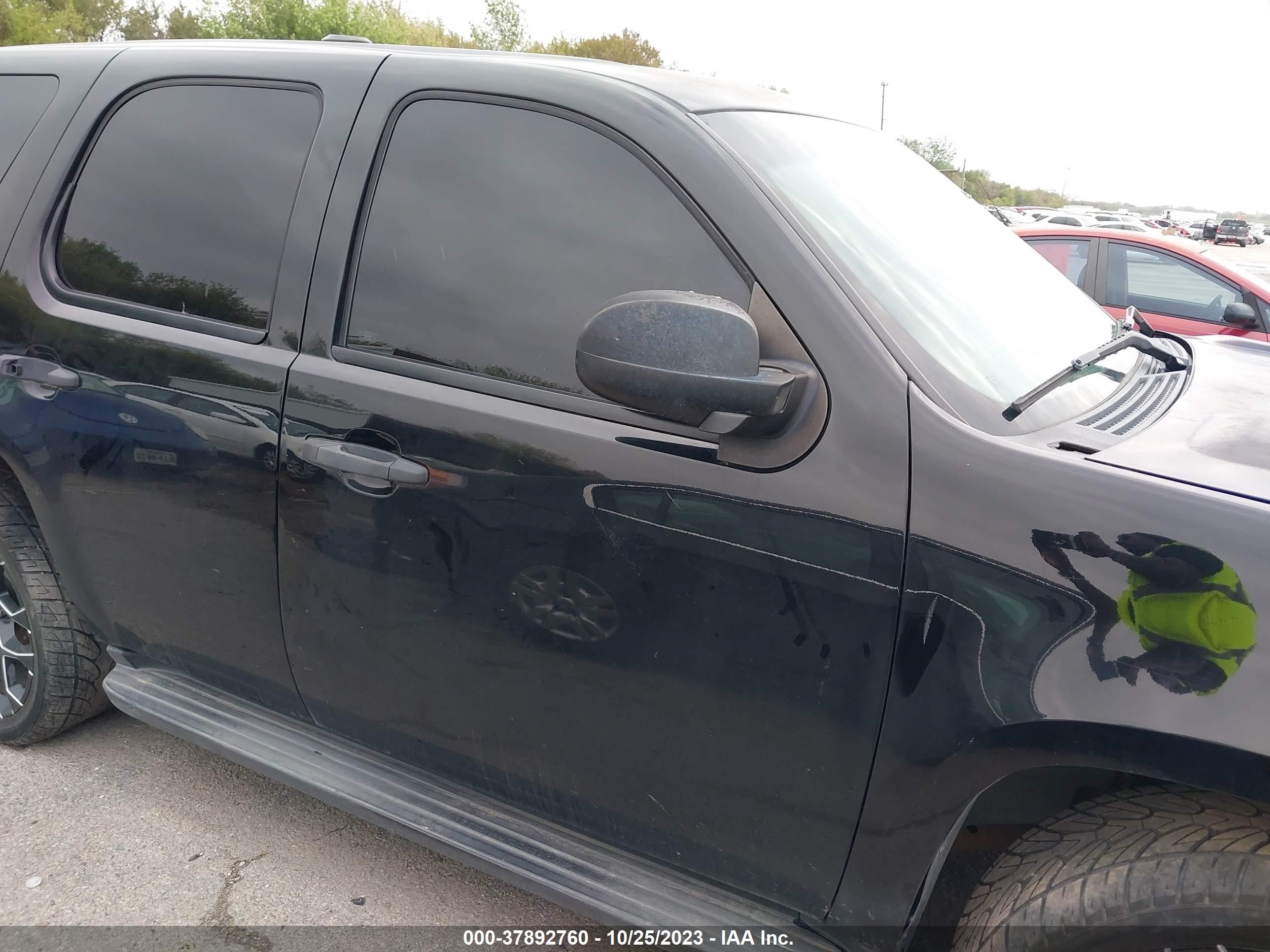 Photo 12 VIN: 1GNLC2E01ER205815 - CHEVROLET TAHOE 