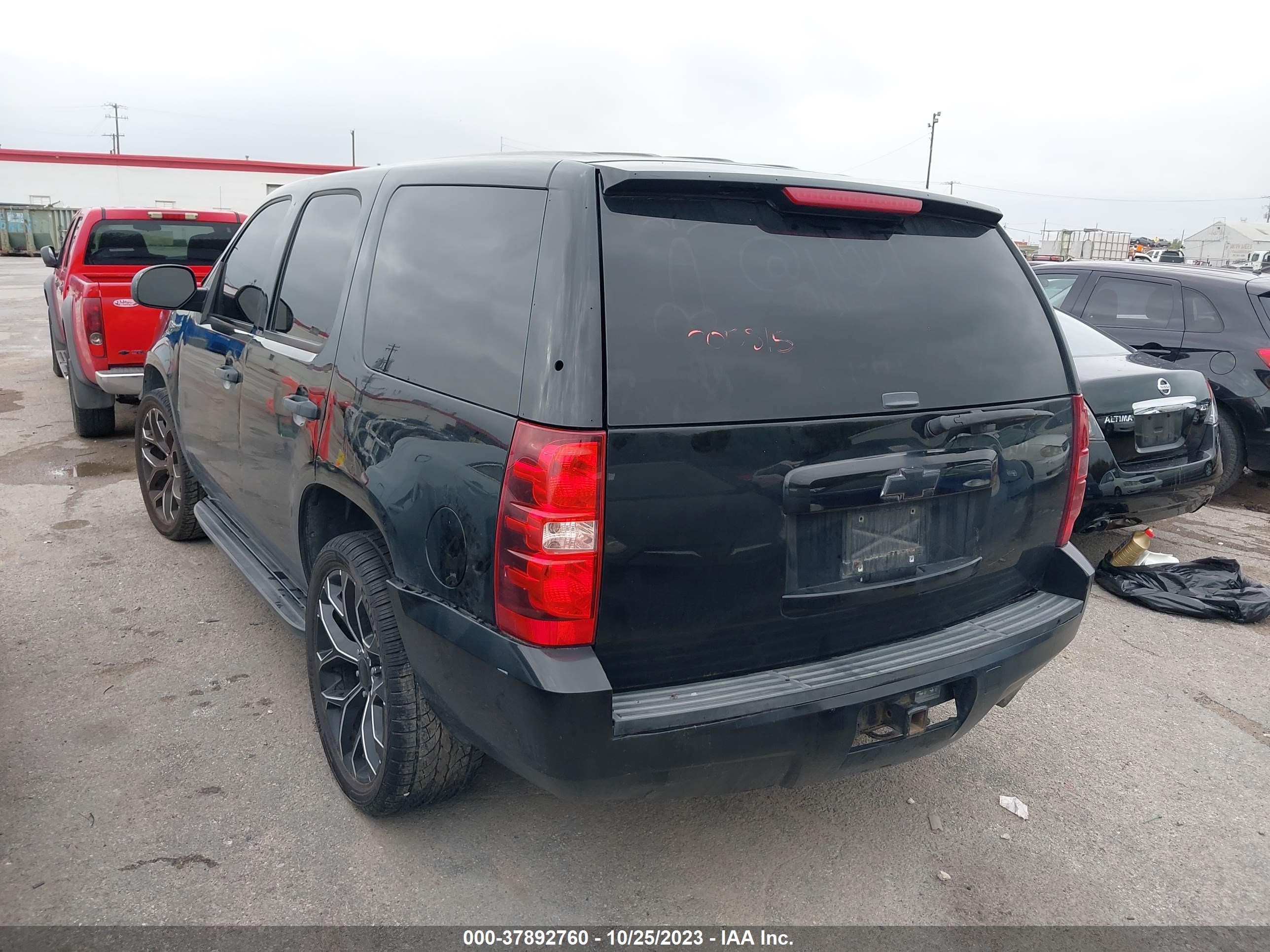 Photo 2 VIN: 1GNLC2E01ER205815 - CHEVROLET TAHOE 